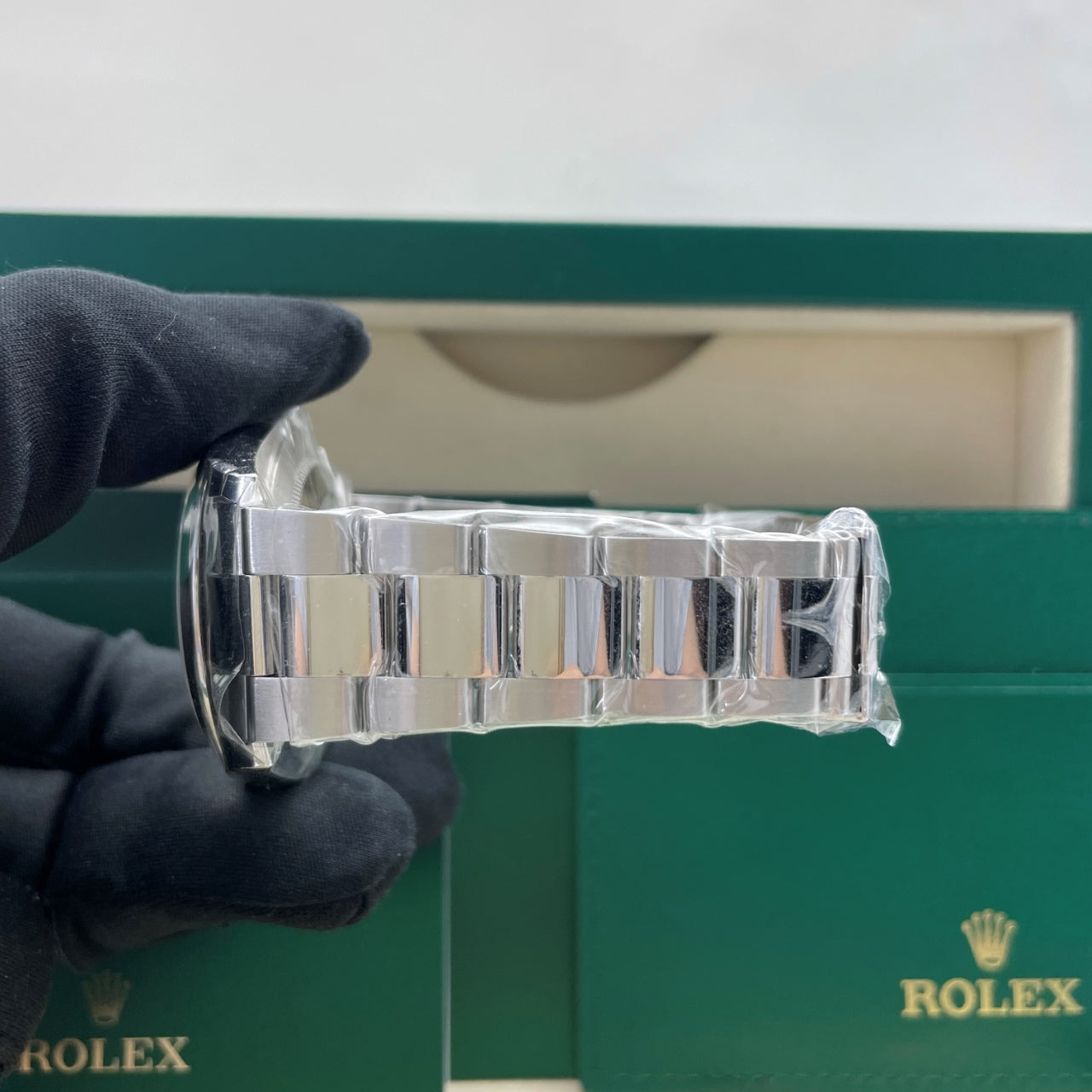 2025 Brand New Rolex - 126300-0005 Datejust 41 Stainless Steel Smooth / Oyster / White