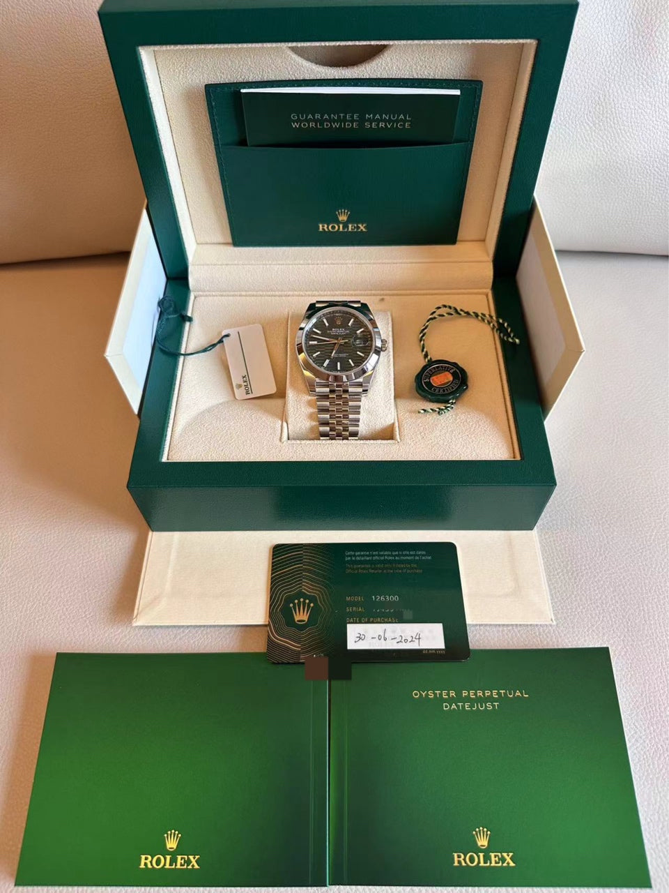 2025 Brand New Rolex - 126300-0022 Datejust 41 Stainless Steel Smooth / Jubilee / Green - Fluted