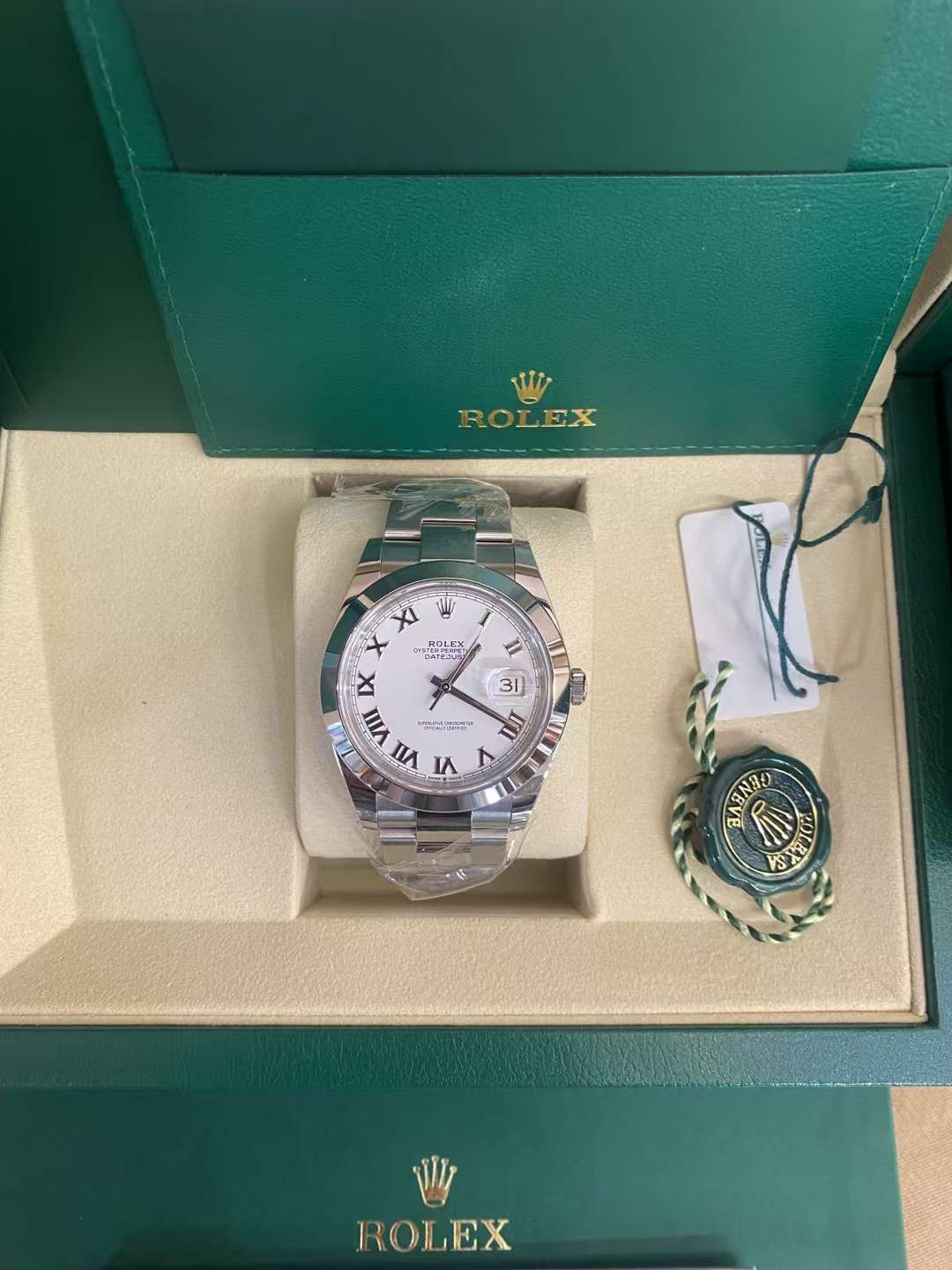 2025 Pre-owned Rolex - 126300-0015 Datejust 41 Stainless Steel Smooth / Oyster / White Roman