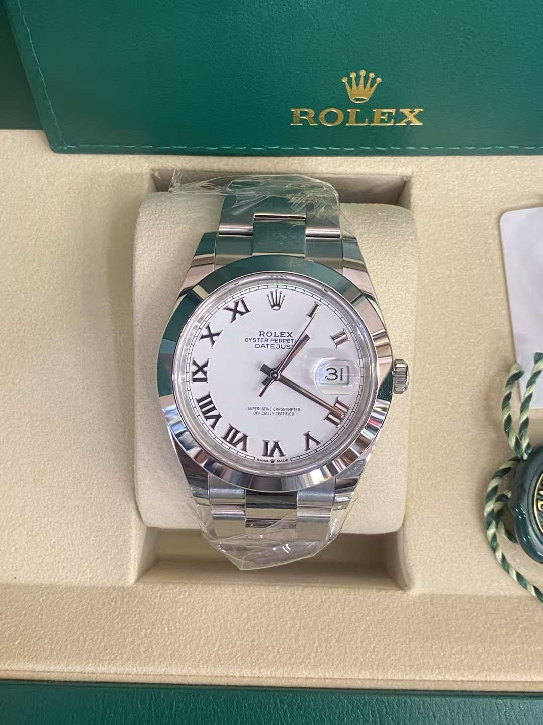 2025 Pre-owned Rolex - 126300-0015 Datejust 41 Stainless Steel Smooth / Oyster / White Roman