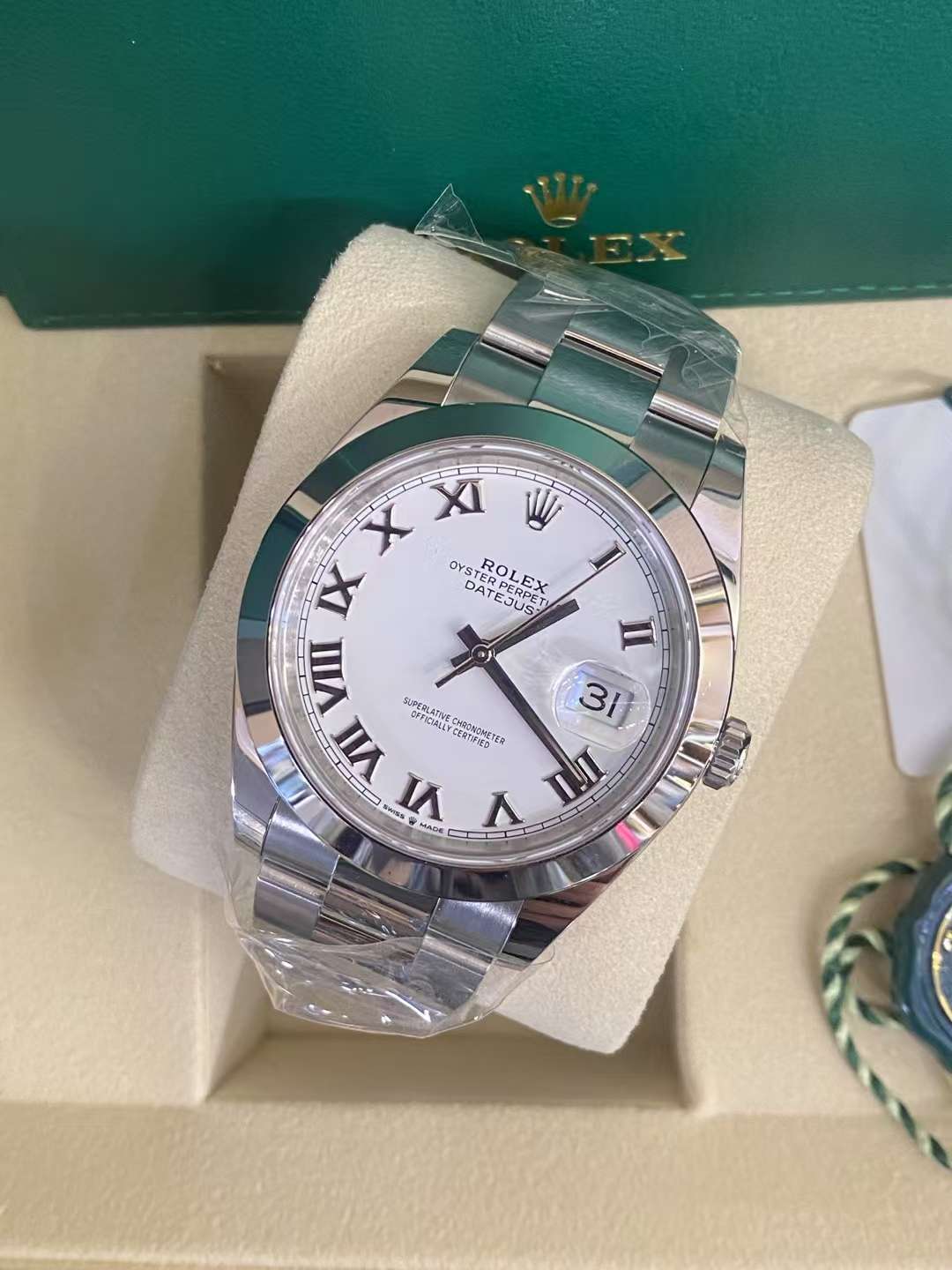 2025 Pre-owned Rolex - 126300-0015 Datejust 41 Stainless Steel Smooth / Oyster / White Roman