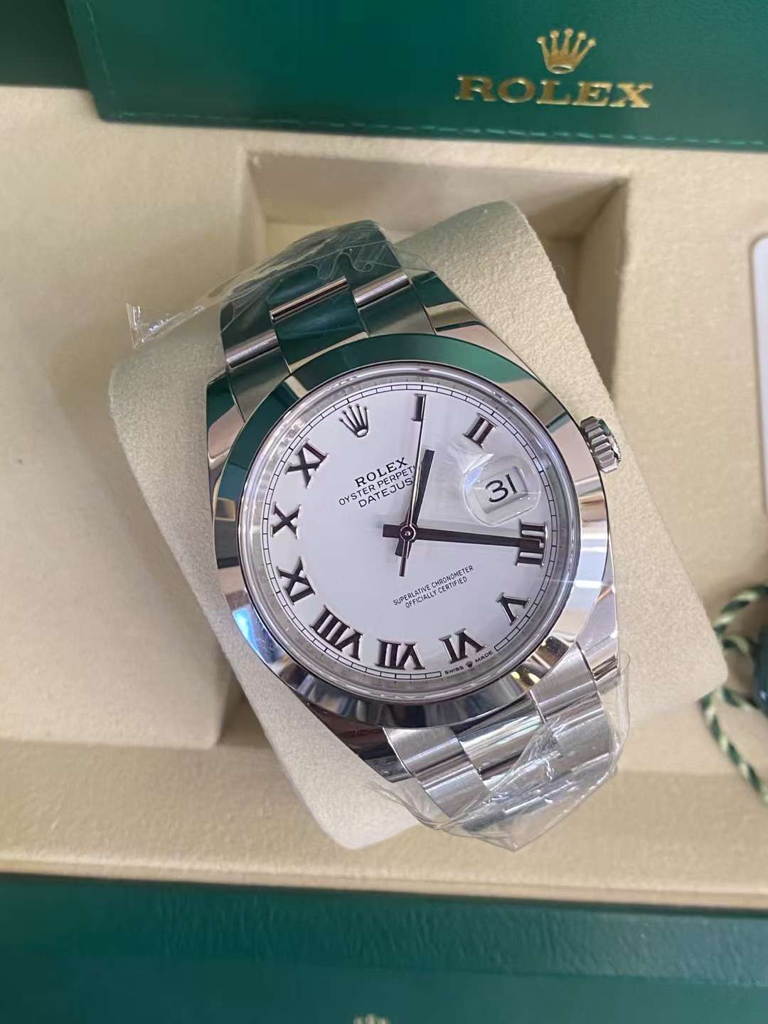 2025 Pre-owned Rolex - 126300-0015 Datejust 41 Stainless Steel Smooth / Oyster / White Roman