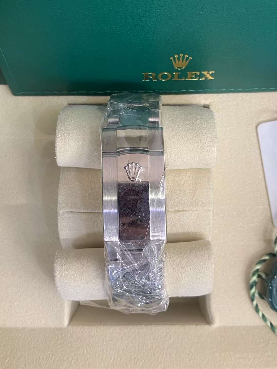 2025 Pre-owned Rolex - 126300-0015 Datejust 41 Stainless Steel Smooth / Oyster / White Roman