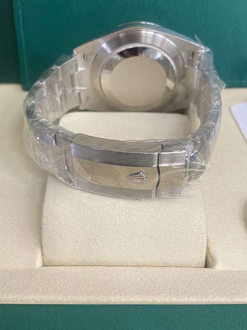 2025 Pre-owned Rolex - 126300-0015 Datejust 41 Stainless Steel Smooth / Oyster / White Roman