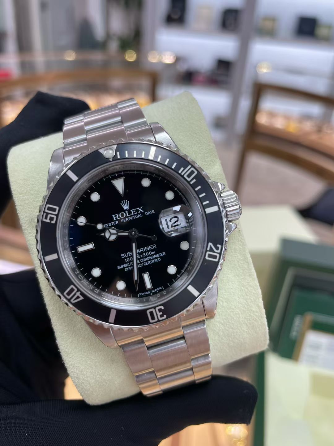 2009 Pre-owned Rolex - Submariner Date 16610