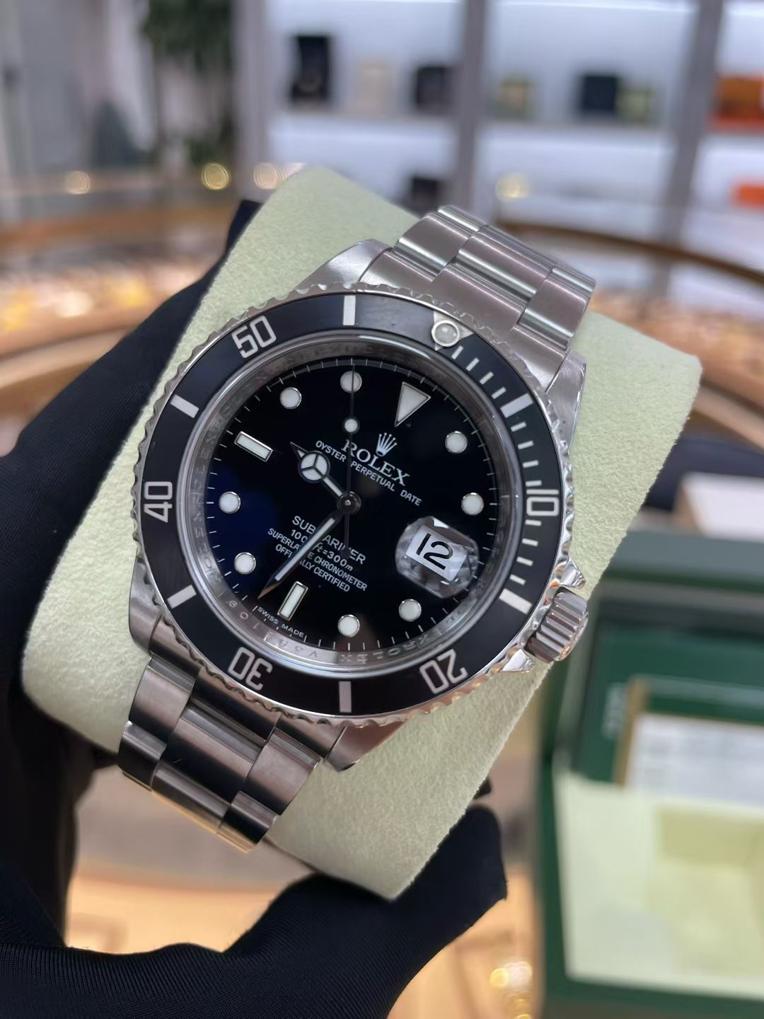 2009 Pre-owned Rolex - Submariner Date 16610