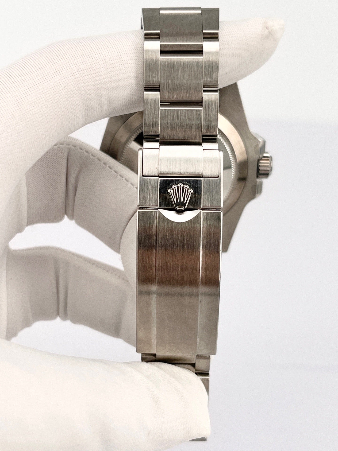 2019 Like New Rolex - 116610lv-0002 Submariner Date Stainless Steel / Green / Cerachom