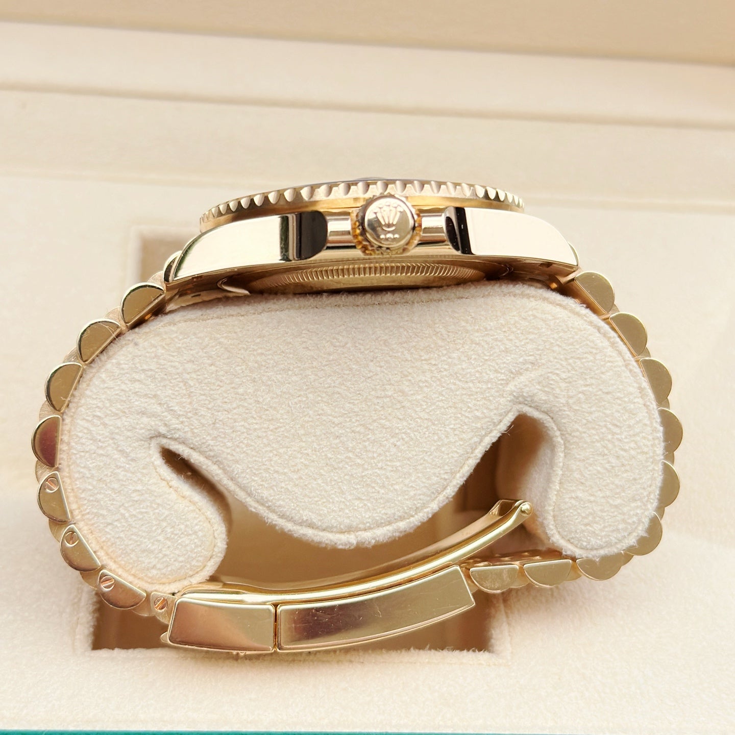 2025 Brand New Rolex - 126718GRNR-0001 GMT-Master II Yellow Gold / GRNR / Jubilee