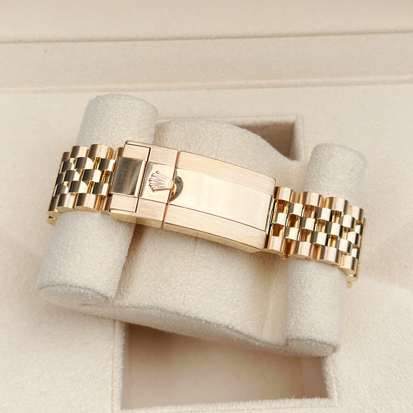 2025 Brand New Rolex - 126718GRNR-0001 GMT-Master II Yellow Gold / GRNR / Jubilee