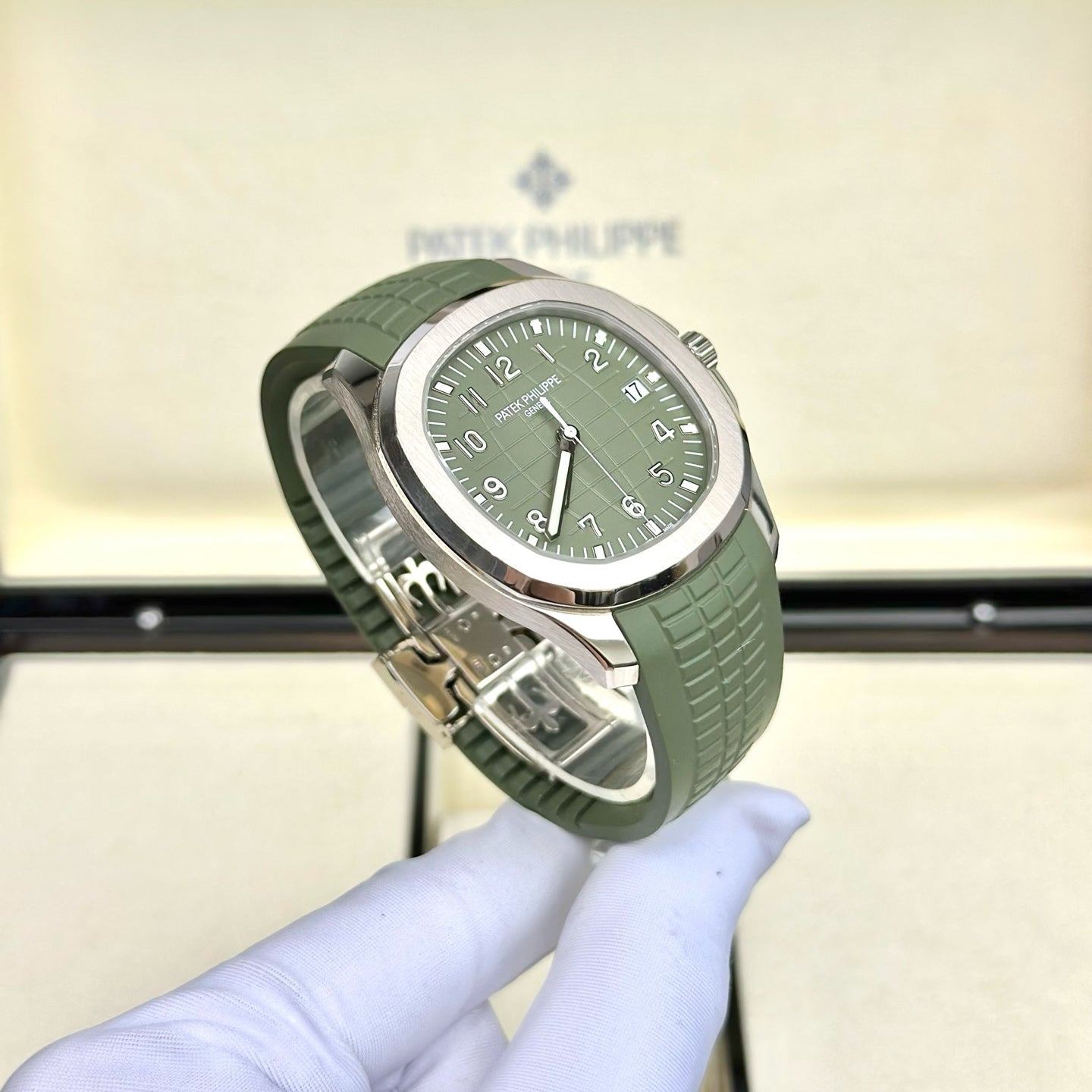 2024 Pre-owned Patek Philippe - 5168G-010 Aquanaut 5168 White Gold / Green