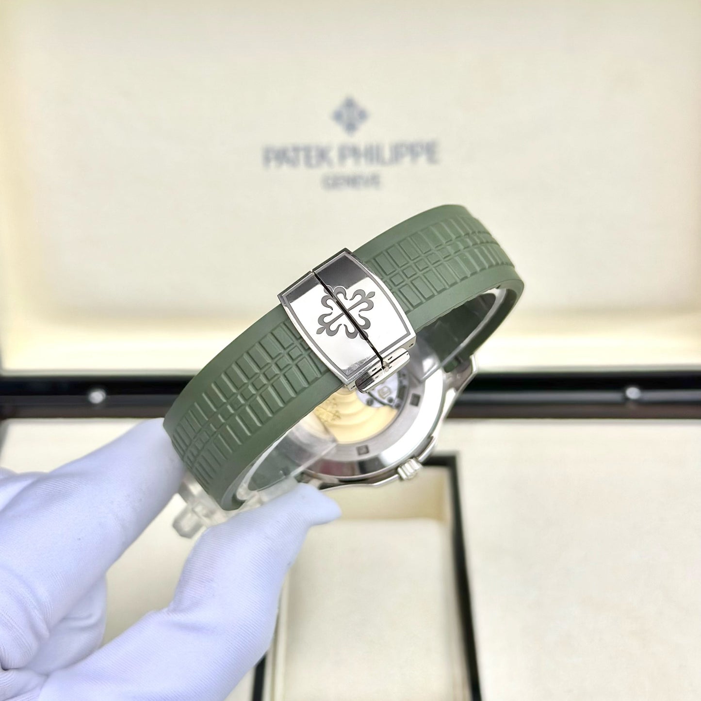 2024 Pre-owned Patek Philippe - 5168G-010 Aquanaut 5168 White Gold / Green