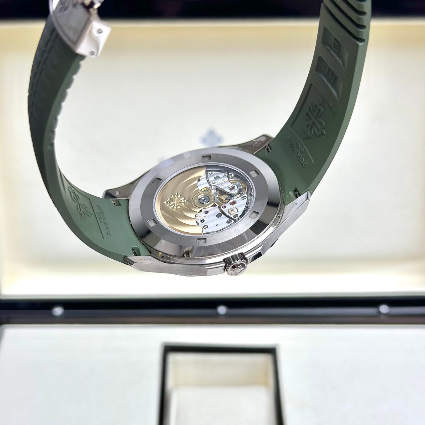 2024 Pre-owned Patek Philippe - 5168G-010 Aquanaut 5168 White Gold / Green