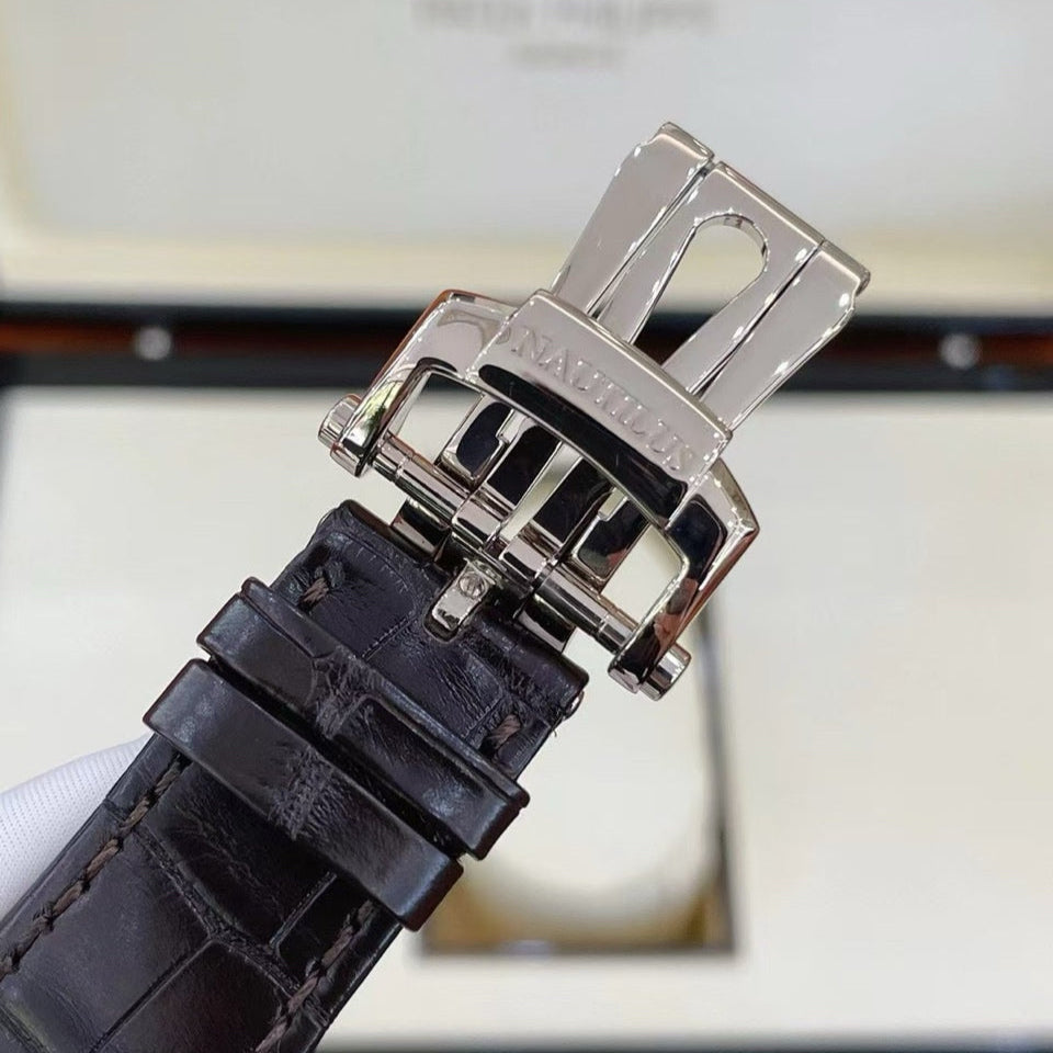 2022 Pre-owned Patek Philippe - 5712G-001 Nautilus 5712 White Gold / Grey