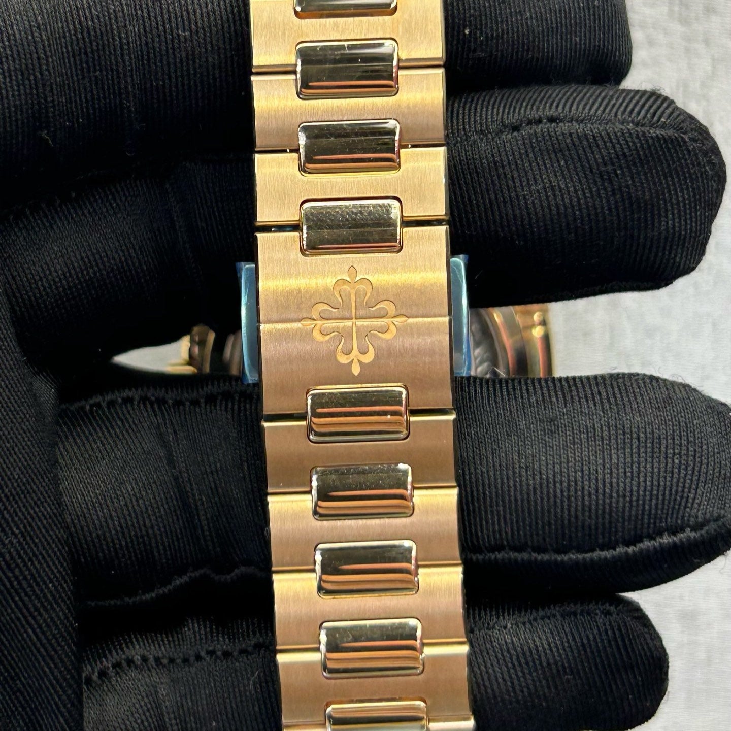 2025 Like New Patek Philippe - 7118/1R-010 Nautilus Rose Gold / Gold
