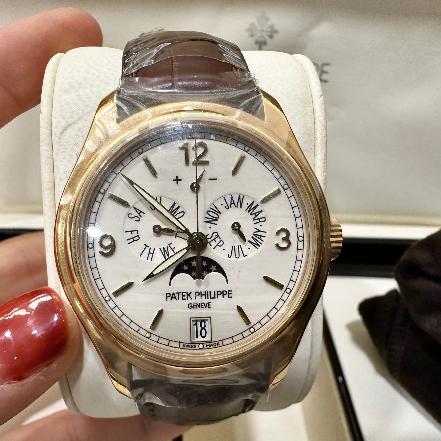 2009 Unworn Patek Philippe - 5146J-001 Annual Calendar 5146 Yellow Gold / Cream
