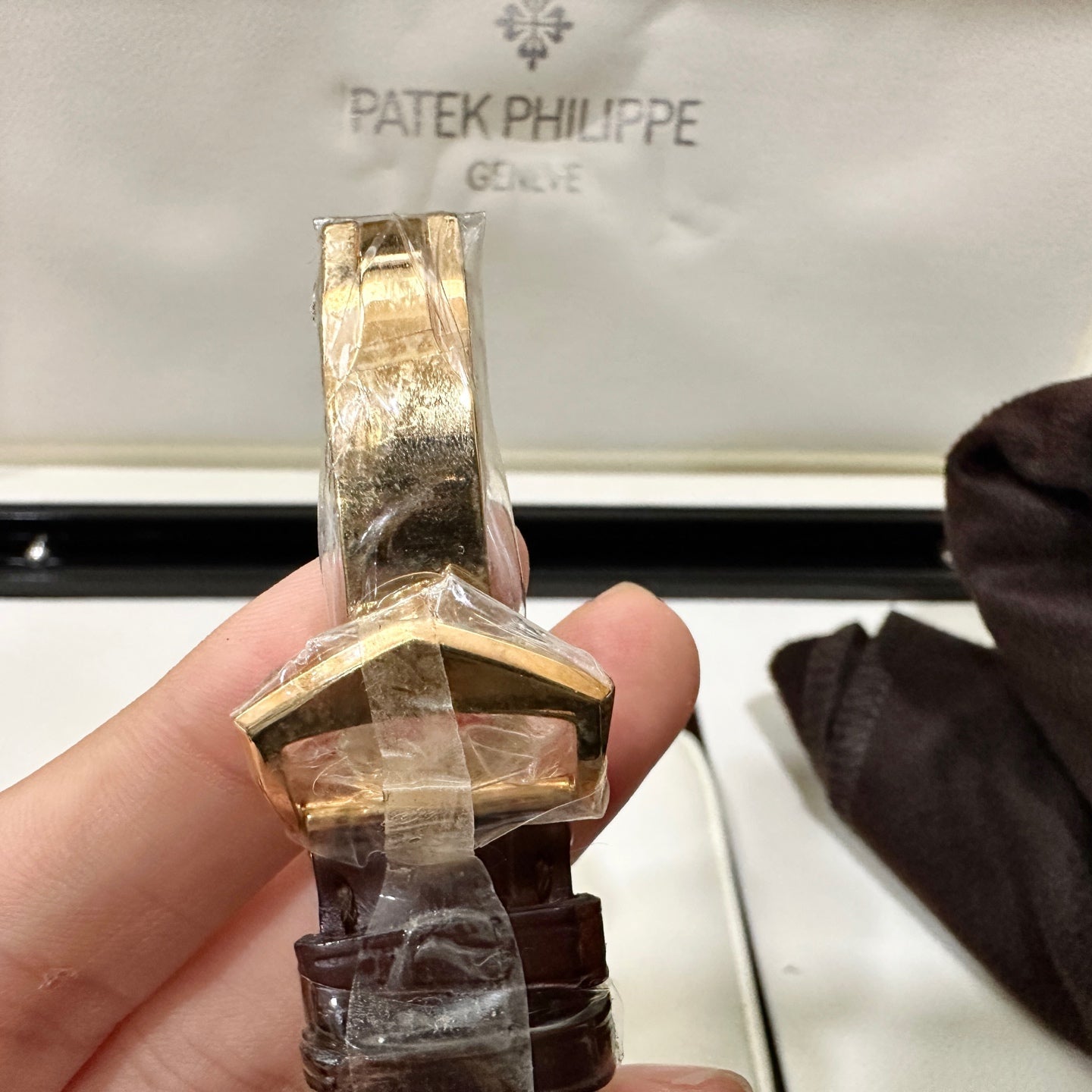 2009 Unworn Patek Philippe - 5146J-001 Annual Calendar 5146 Yellow Gold / Cream