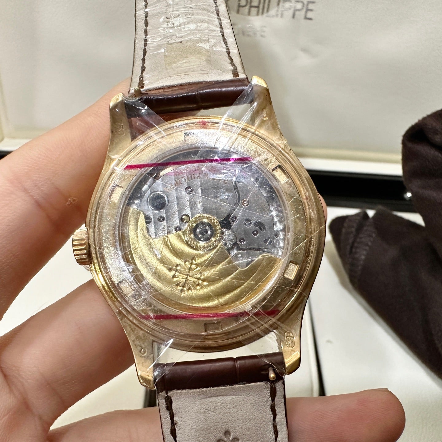 2009 Unworn Patek Philippe - 5146J-001 Annual Calendar 5146 Yellow Gold / Cream