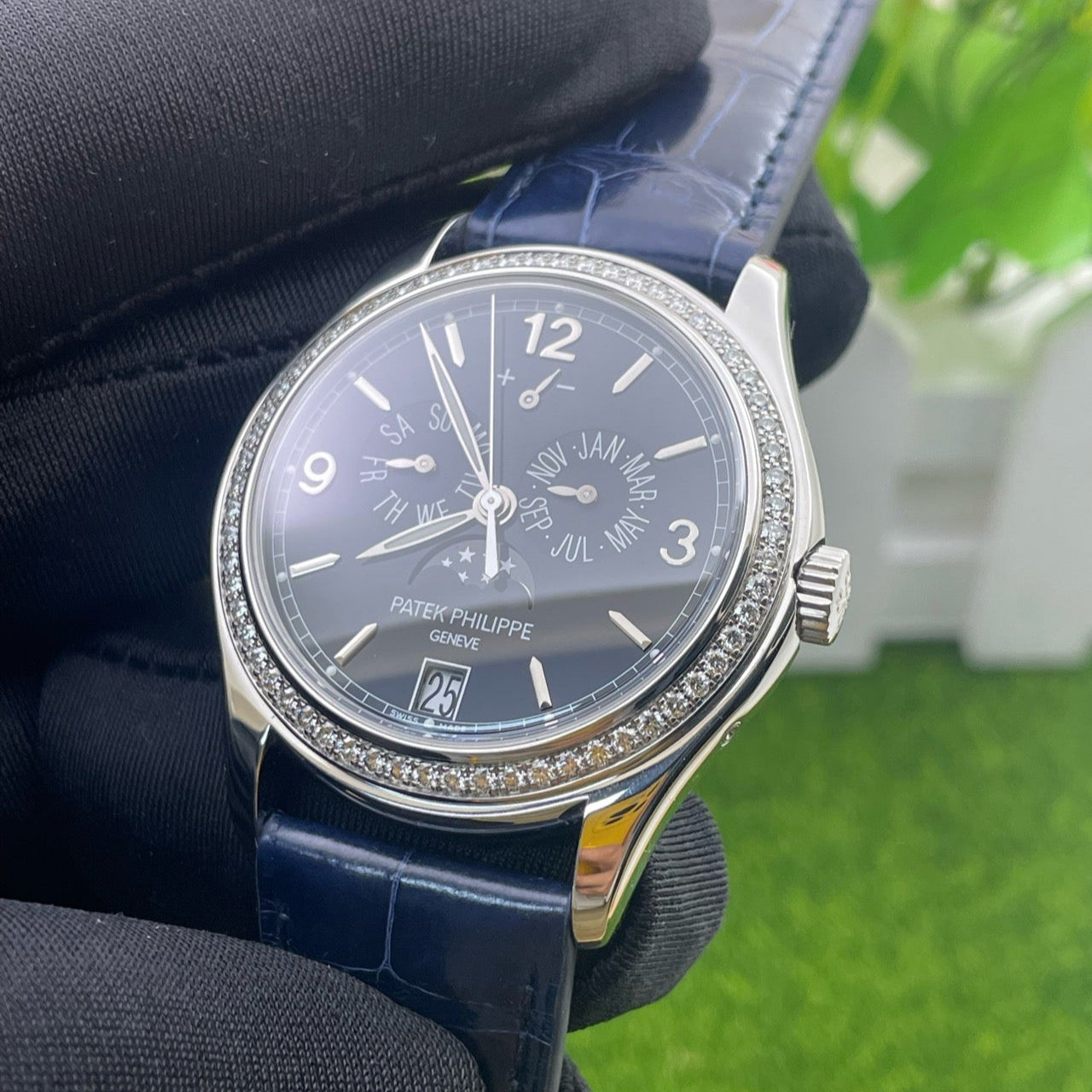 2022 Like New Patek Philippe - 5147G-001 Annual Calendar 5147 White Gold / Navy Blue
