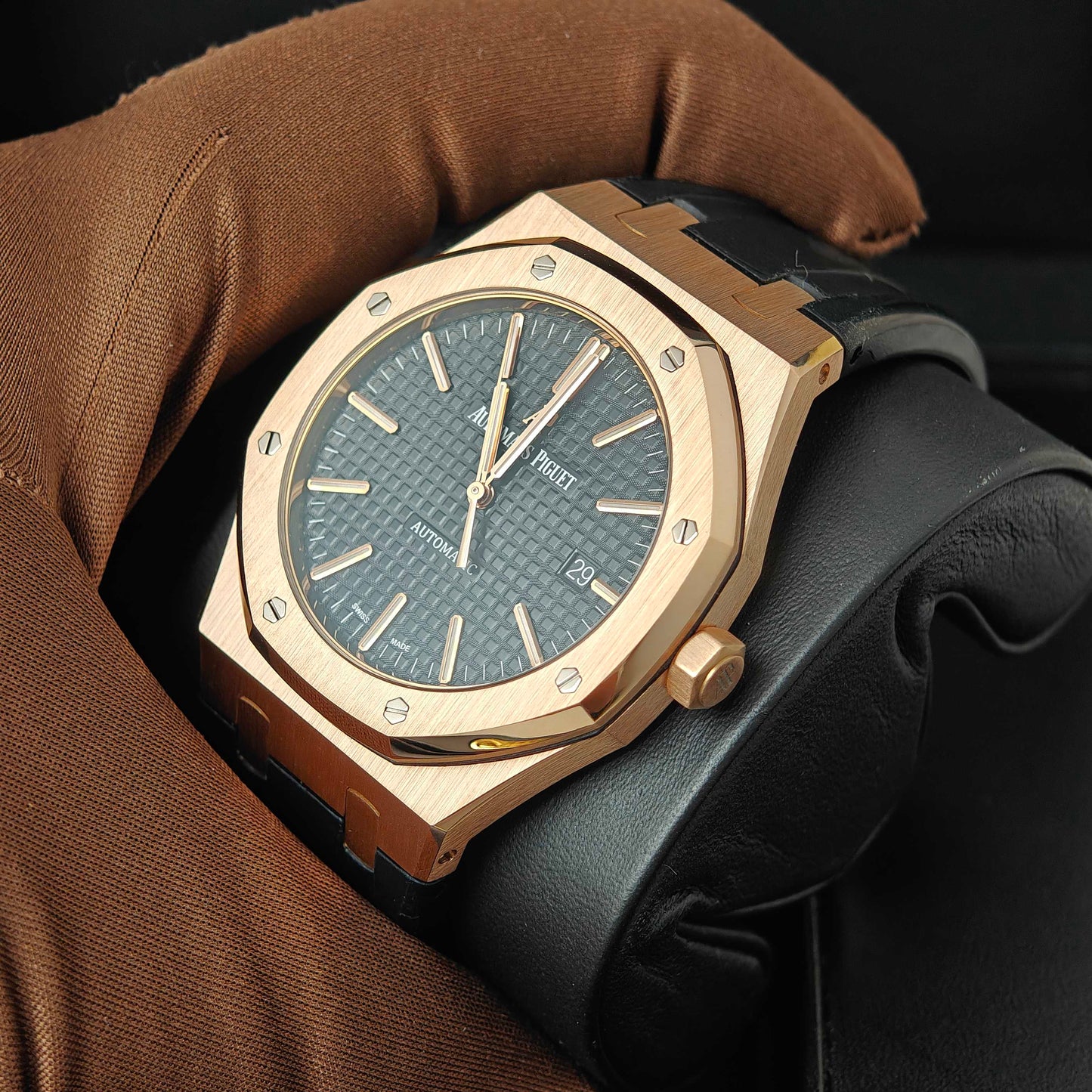 2018 Pre-owned Audemars Piguet - 15400OR.OO.D002CR.01 Royal Oak 15400 Pink Gold / Black / Strap