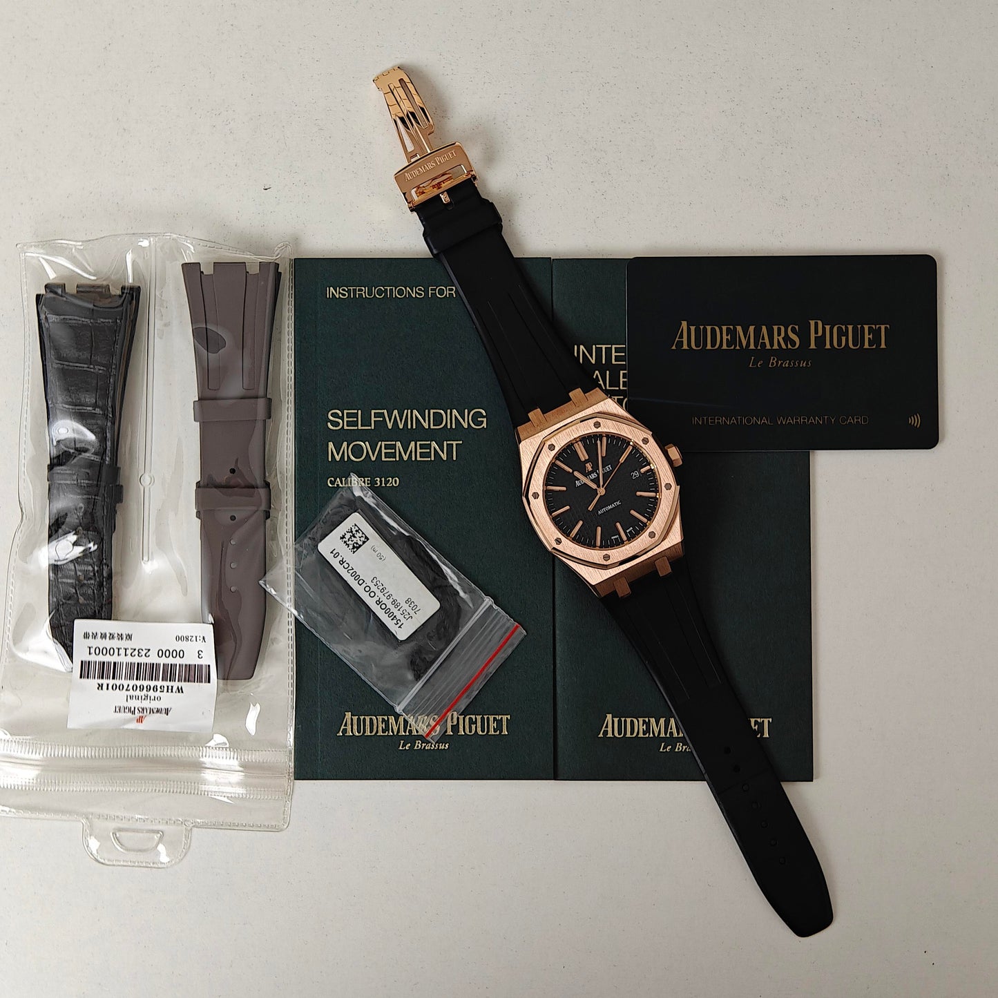 2018 Pre-owned Audemars Piguet - 15400OR.OO.D002CR.01 Royal Oak 15400 Pink Gold / Black / Strap