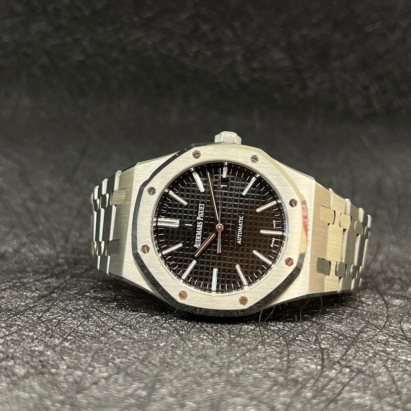2018 Pre-owned Audemars Piguet - 15400ST.OO.1220ST.01 Royal Oak 15400 Stainless Steel / Black