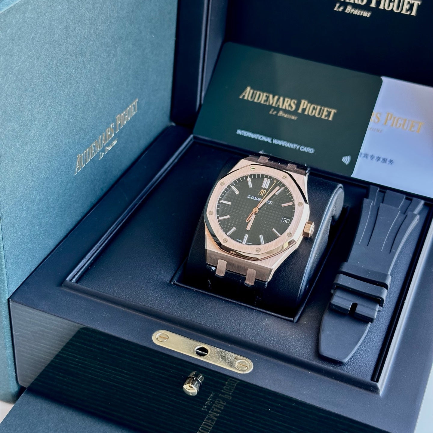 2022 Like New Audemars Piguet - 15500OR.OO.D002CR.01 Royal Oak 15500 Pink Gold / Black / Strap