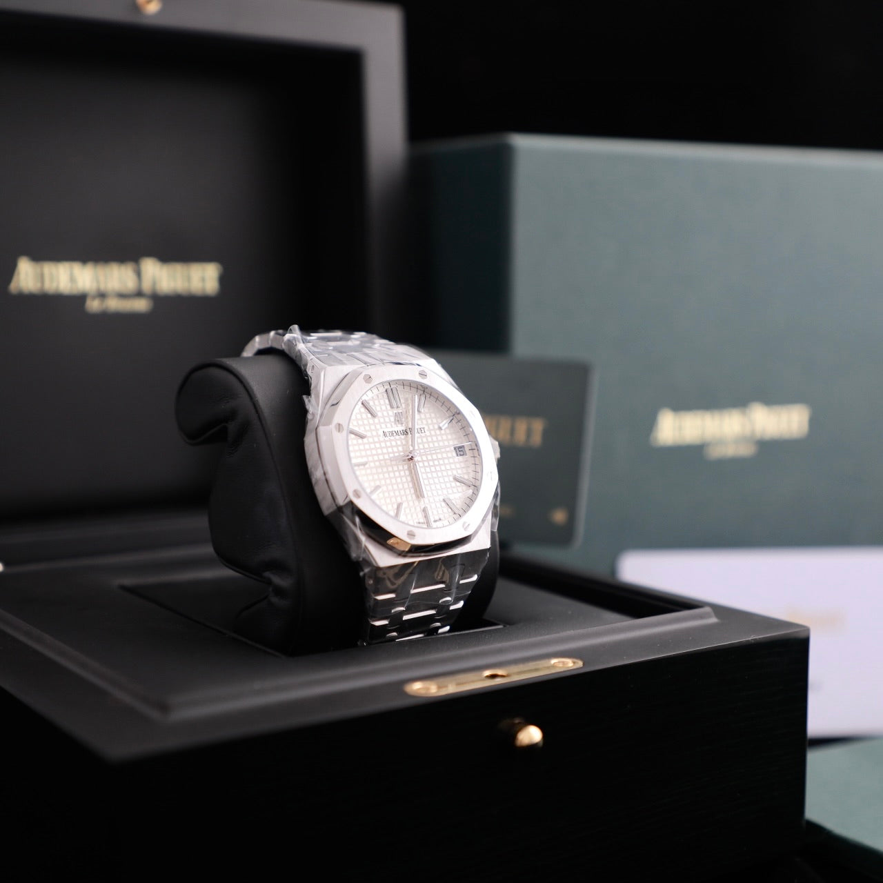 2022 Pre-owned Audemars Piguet - 15500ST.OO.1220ST.04 Royal Oak 15500 Stainless Steel / Silver