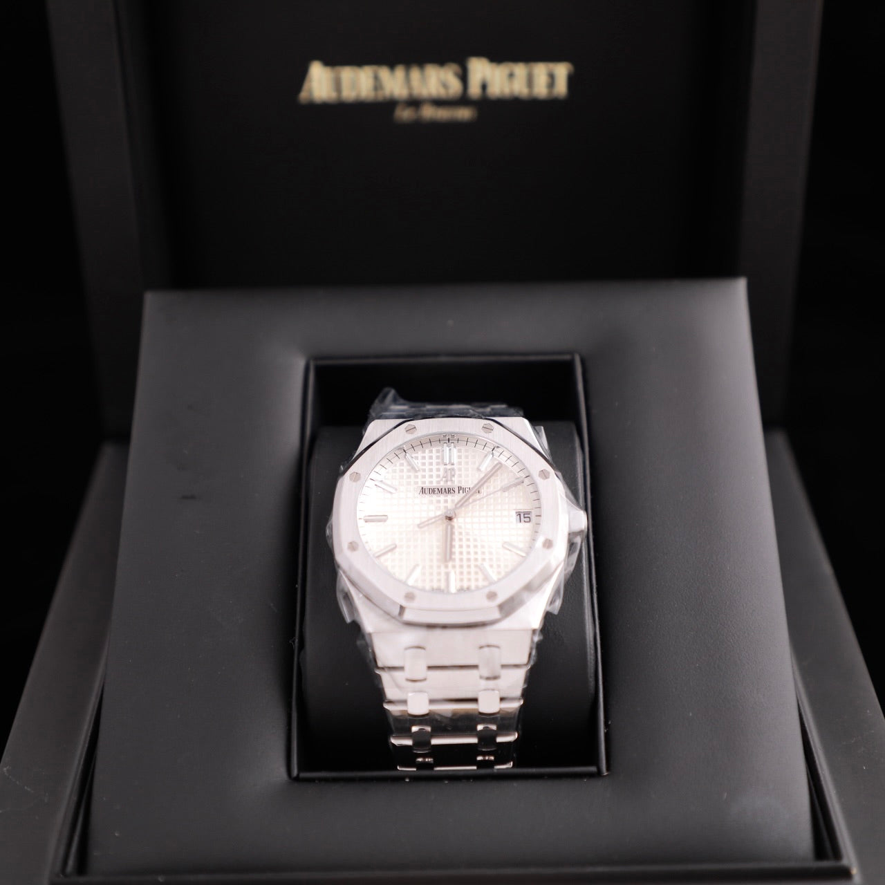 2022 Pre-owned Audemars Piguet - 15500ST.OO.1220ST.04 Royal Oak 15500 Stainless Steel / Silver