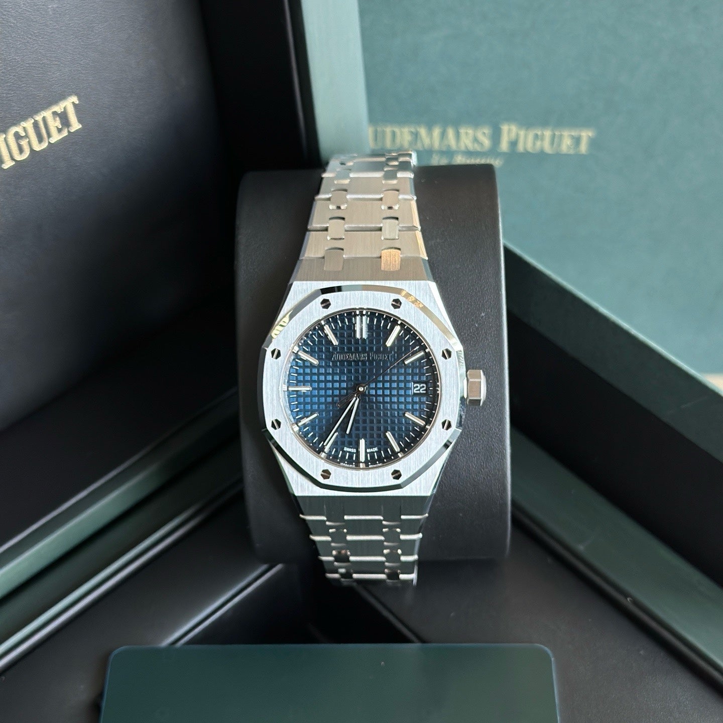 2025 Brand New Audemars Piguet - 15550ST.OO.1356ST.06 Royal Oak Selfwinding 37 Stainless Steel / Blue