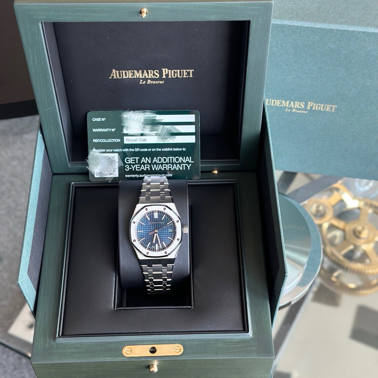 2025 Brand New Audemars Piguet - 15550ST.OO.1356ST.06 Royal Oak Selfwinding 37 Stainless Steel / Blue