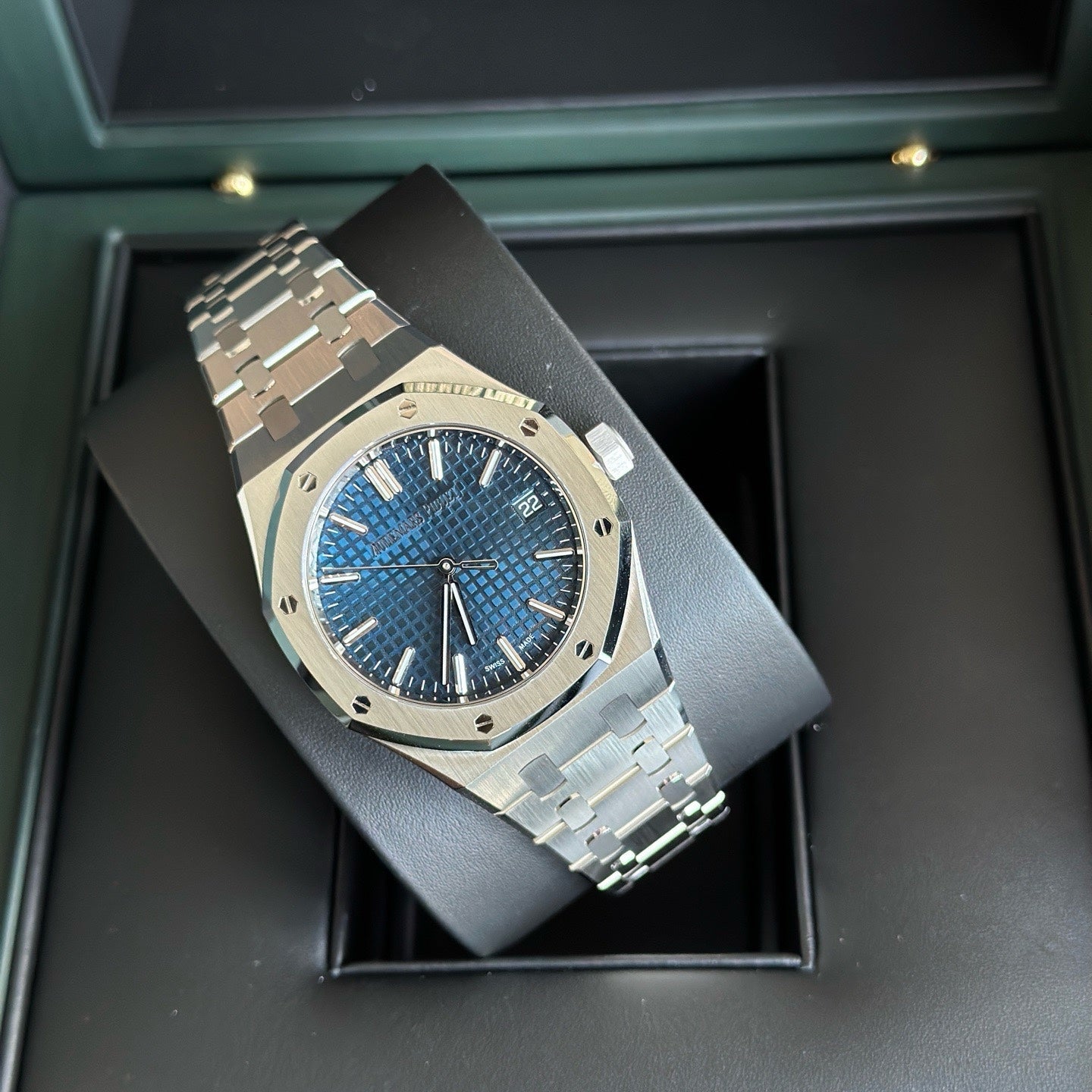2025 Brand New Audemars Piguet - 15550ST.OO.1356ST.06 Royal Oak Selfwinding 37 Stainless Steel / Blue