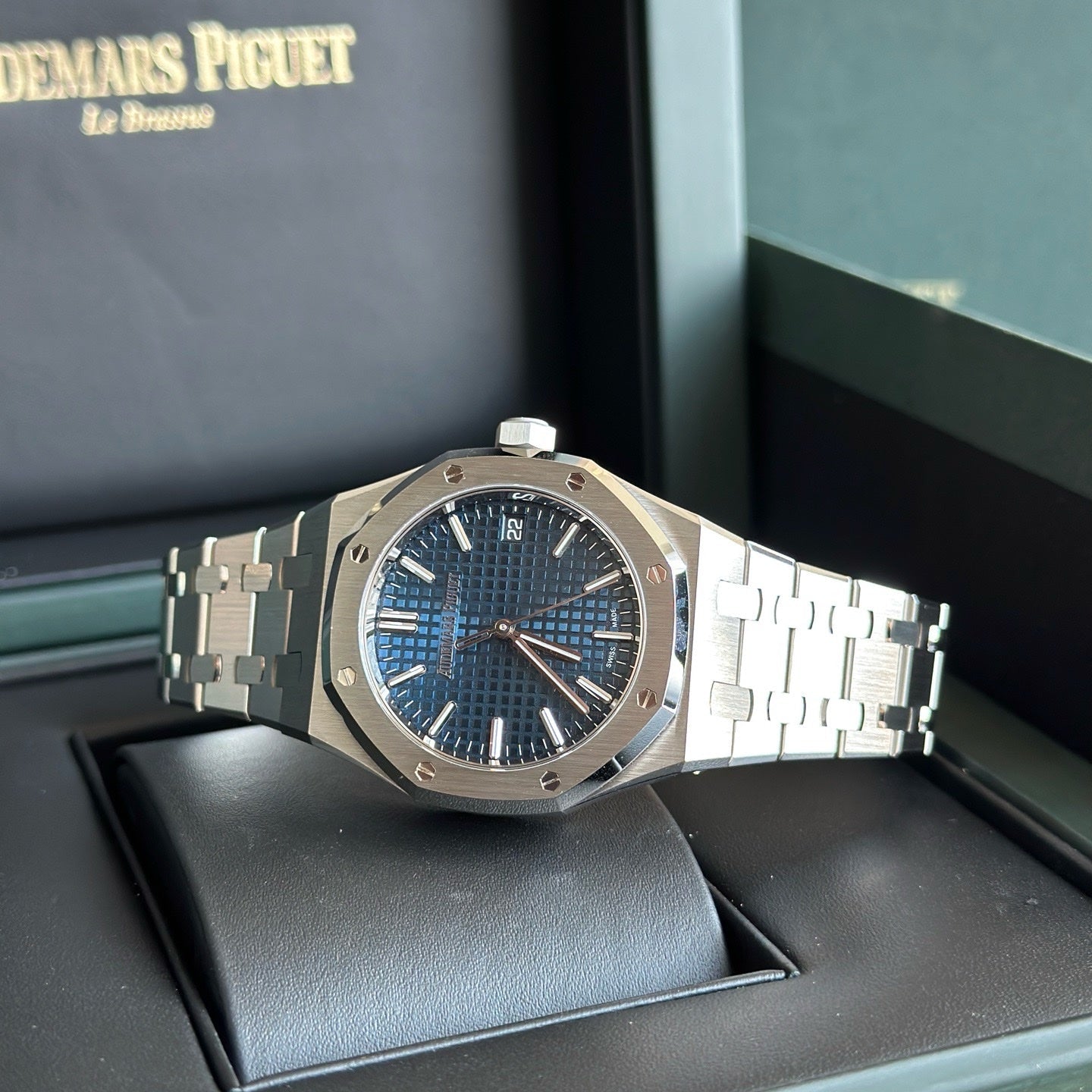2025 Brand New Audemars Piguet - 15550ST.OO.1356ST.06 Royal Oak Selfwinding 37 Stainless Steel / Blue