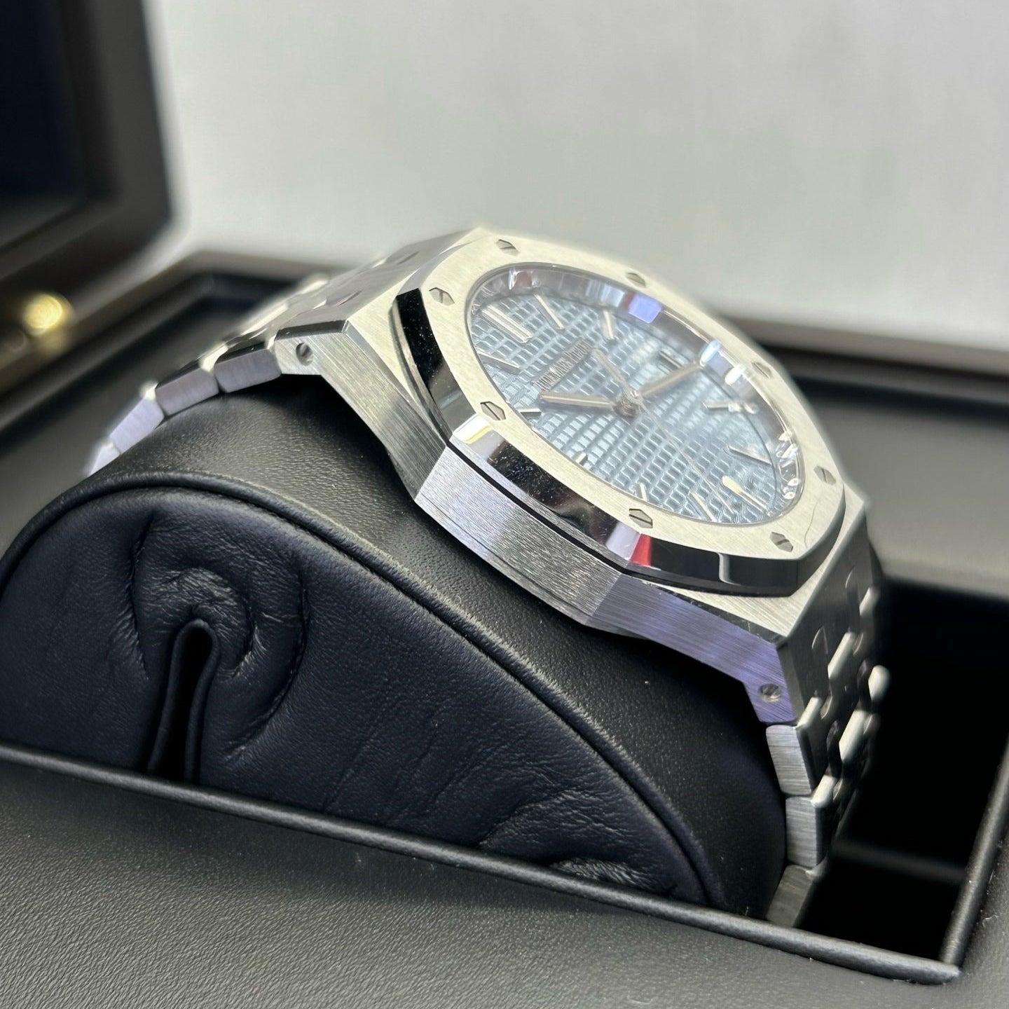 2024 Pre-owned Audemars Piguet - 15550ST.OO.1356ST.08 Royal Oak Selfwinding 37 Stainless Steel / Ice Blue