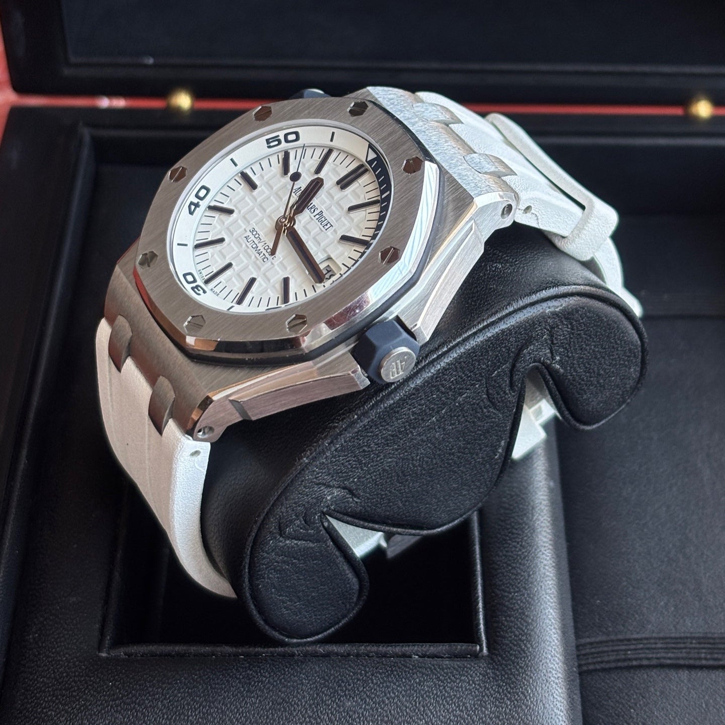 2019 Pre-owned Audemars Piguet - 15710ST.OO.A010CA.01 Royal Oak Offshore Diver Stainless Steel / White