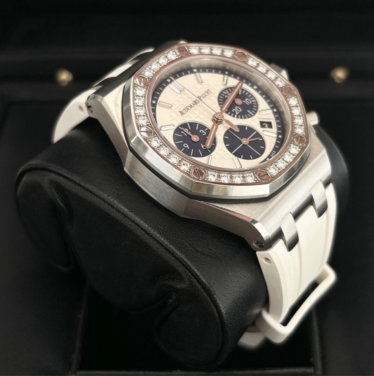 2018 Pre-owned Audemars Piguet - 26231ST.ZZ.D010CA.01 Royal Oak OffShore 26231 Lady Chronograph Stainless Steel / Silver / Diamond