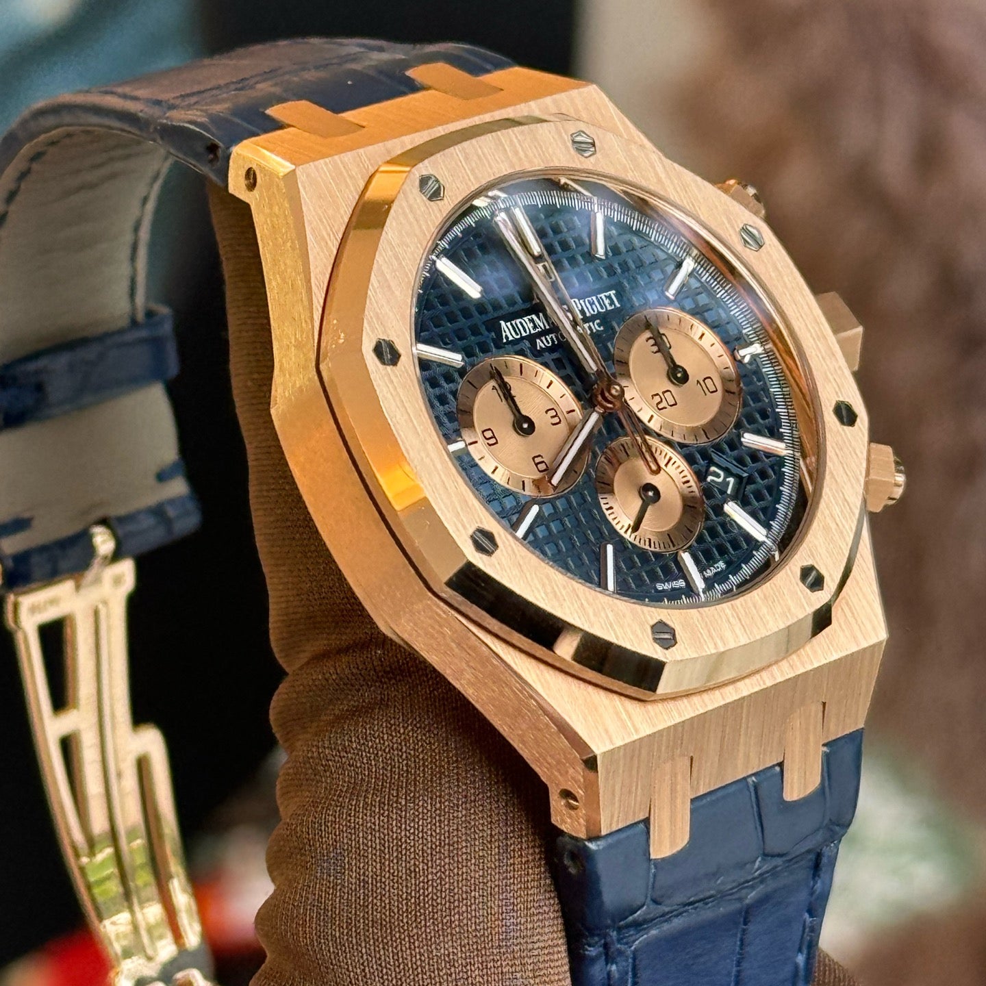 2020 Pre-owned Audemars Piguet - 26331OR.OO.D315CR.01 Royal Oak Chronograph 41 Pink Gold / Blue / Alligator
