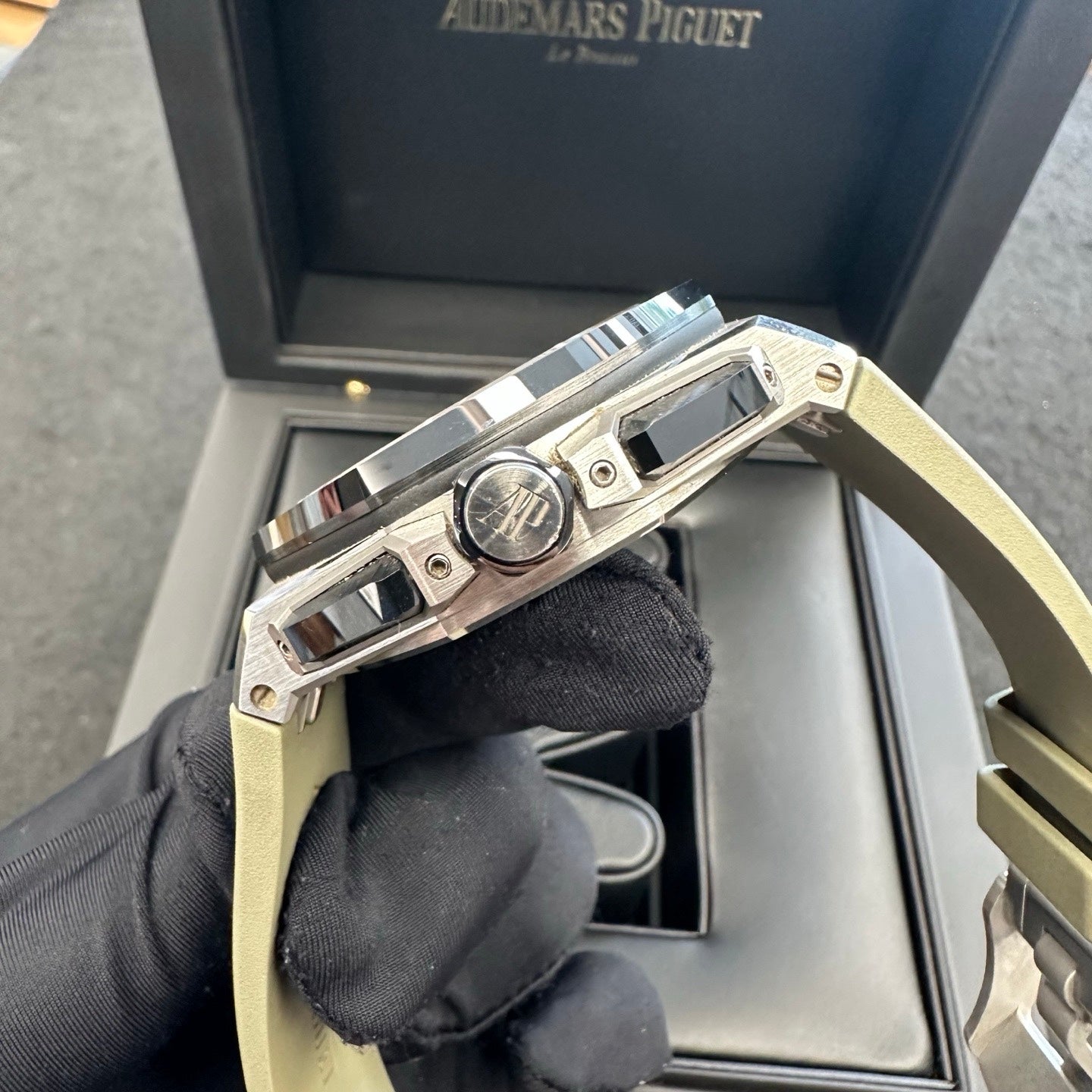 2023 Pre-owned Audemars Piguet - 26420SO.OO.A600CA.01 Royal Oak Offshore 43 Stainless Steel / Ceramic / Taupe