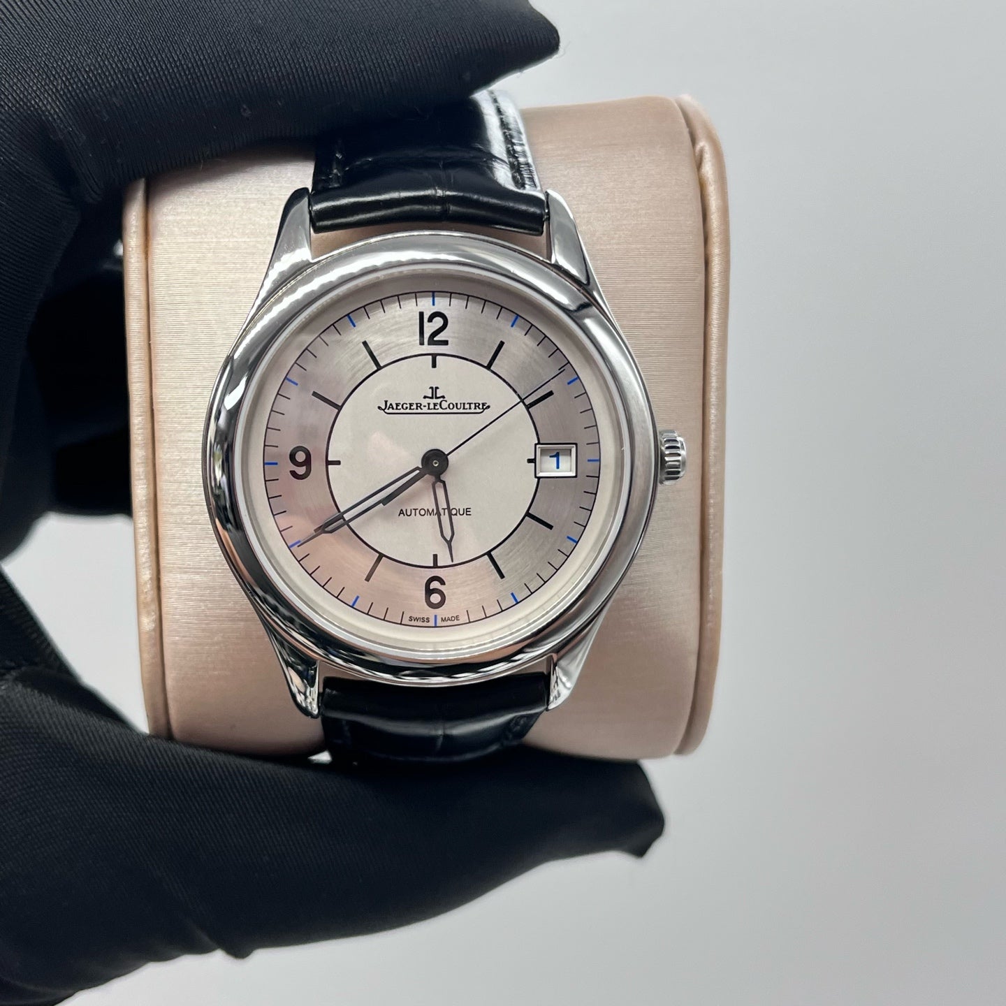 Watch ONLY Pre-owned Jaeger-LeCoultre - 1548530 Master Control Date Stainless Steel / Sector Dial