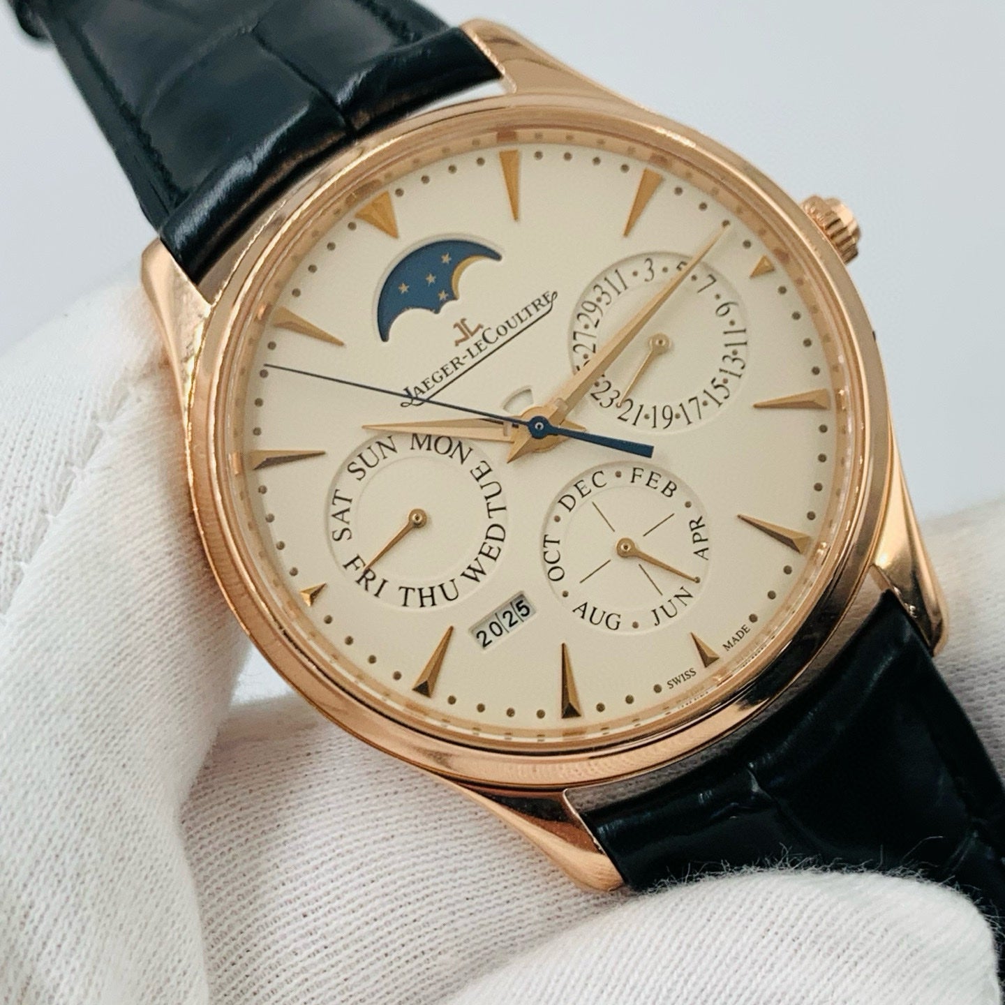 2023 Watch ONLY Pre-owned Jaeger-LeCoultre - 1302520 Master Ultra Thin Perpetual Pink Gold / Eggshell / Alligator