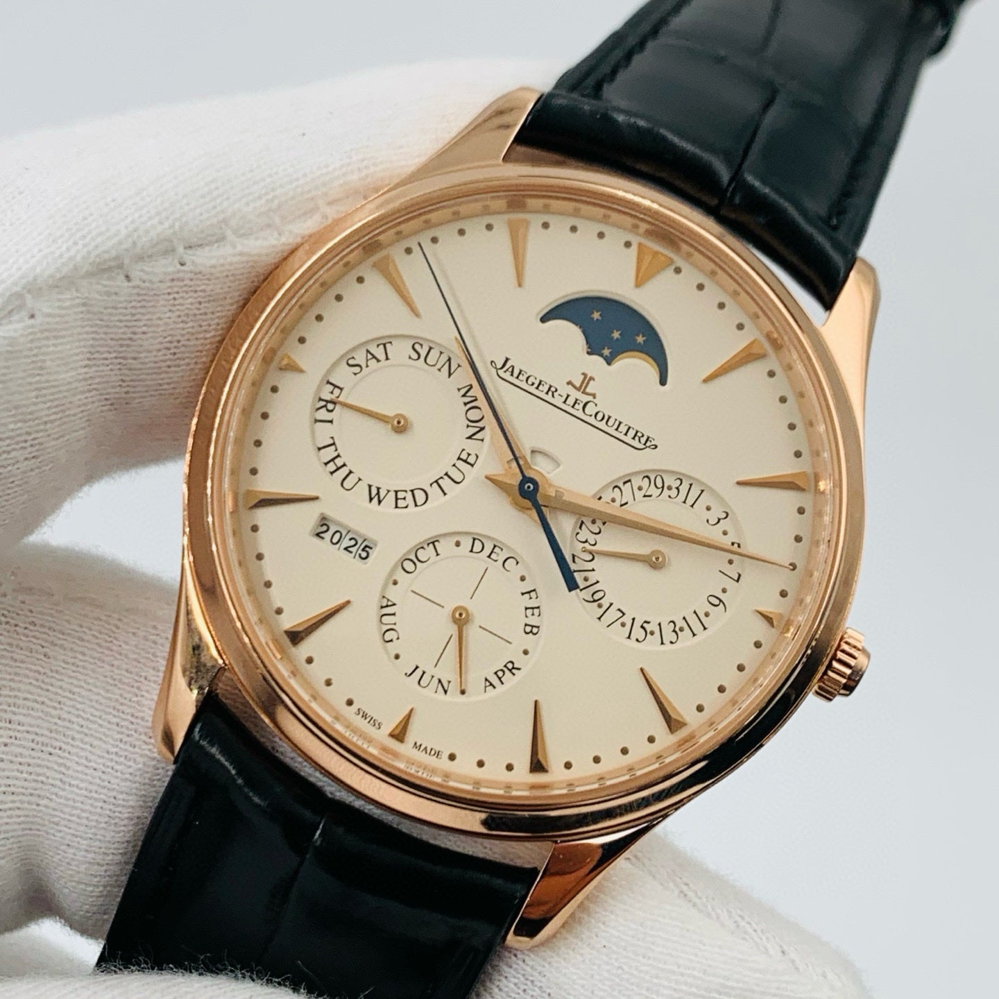 2023 Watch ONLY Pre-owned Jaeger-LeCoultre - 1302520 Master Ultra Thin Perpetual Pink Gold / Eggshell / Alligator