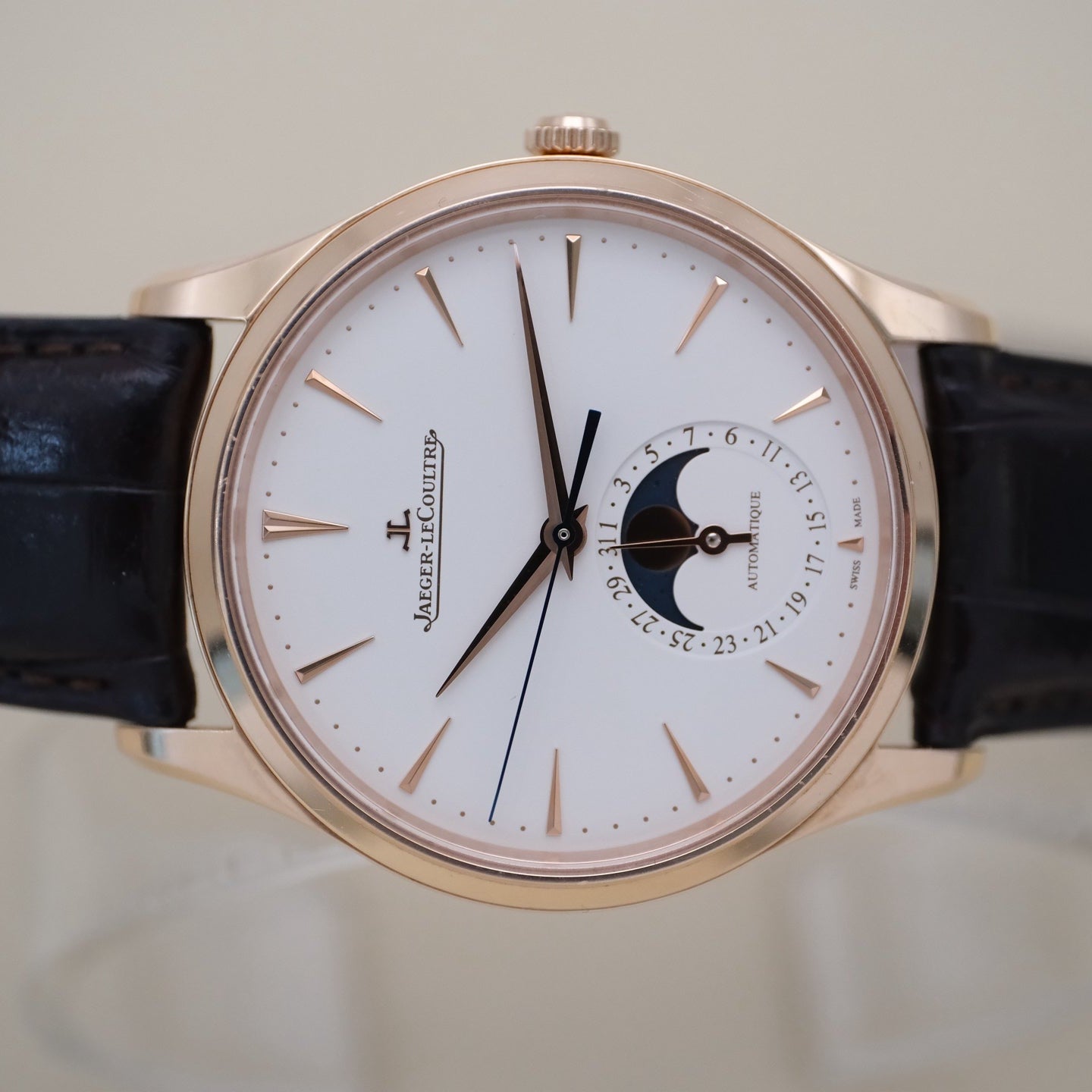 2022 Pre-owned Jaeger-LeCoultre - 1362510 Master Ultra Thin Moon Pink Gold / Eggshell / Alligator