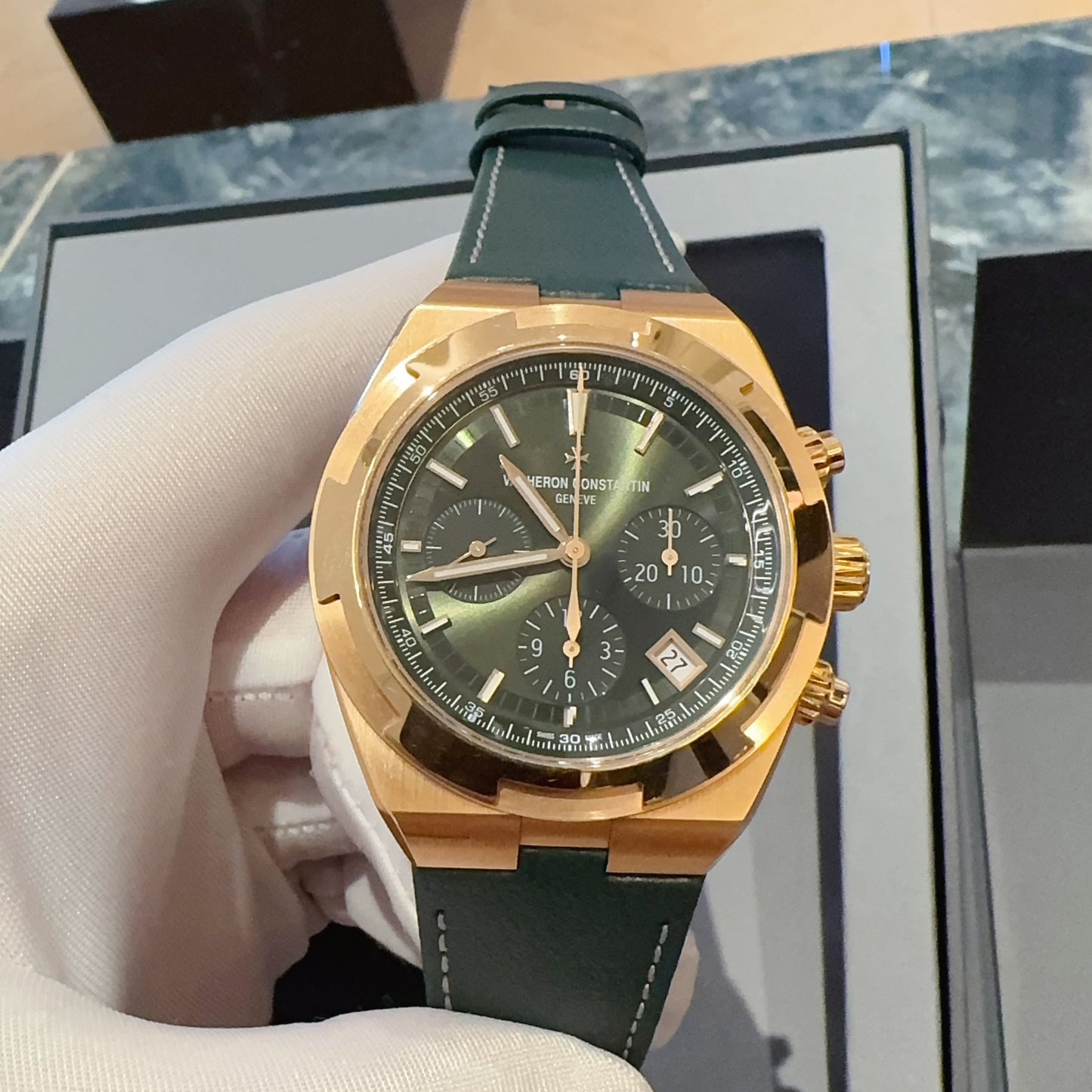 2025 Like New Vacheron Constantin - 5520V/210R-B966 Overseas Chronograph Pink Gold / Green