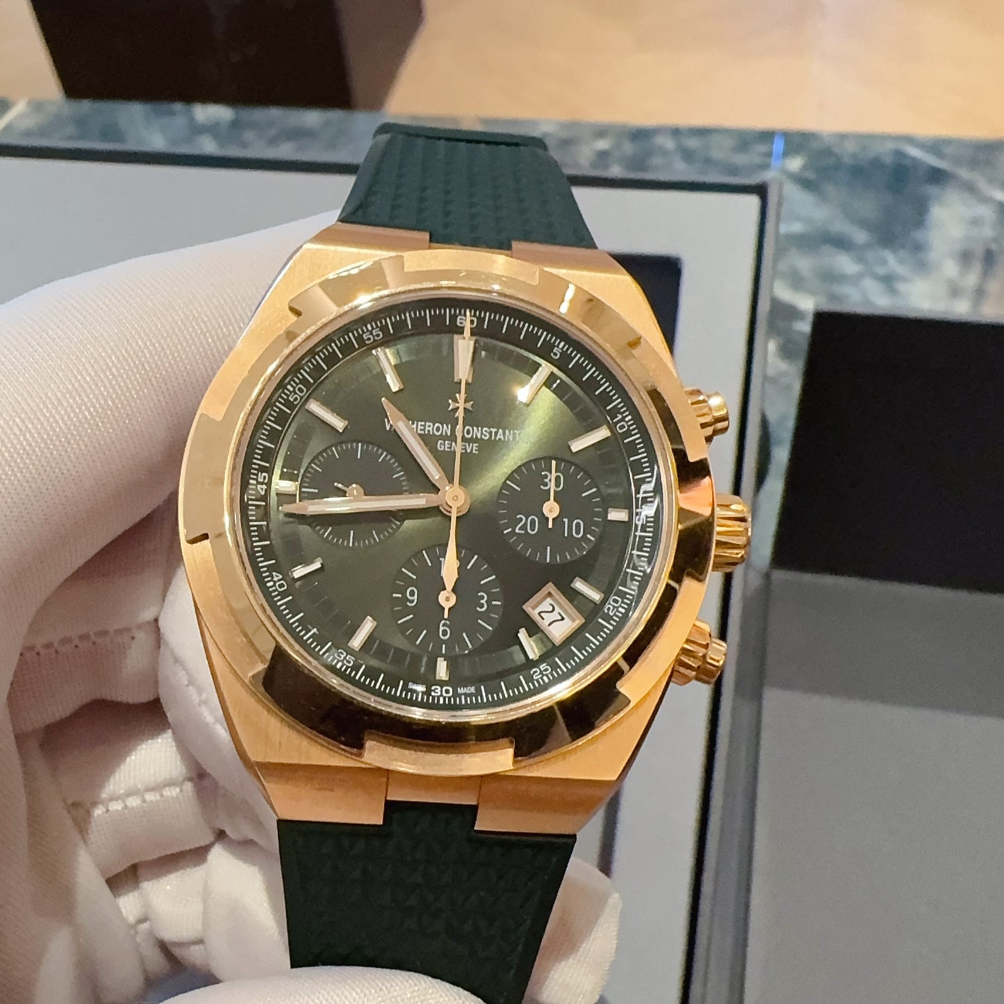 2025 Like New Vacheron Constantin - 5520V/210R-B966 Overseas Chronograph Pink Gold / Green