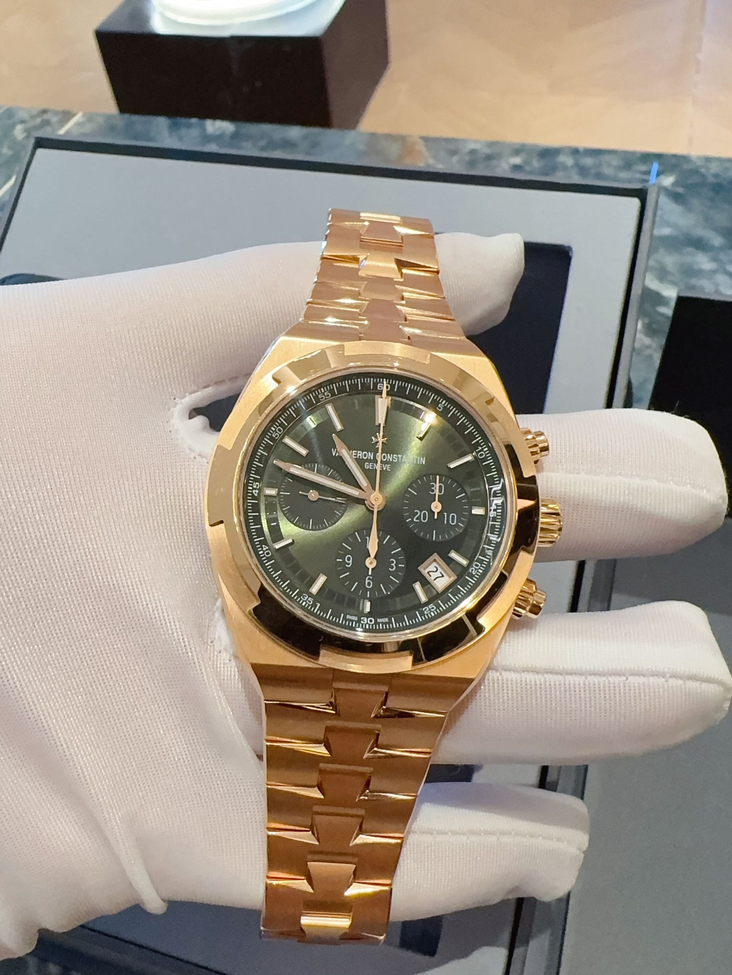 2025 Like New Vacheron Constantin - 5520V/210R-B966 Overseas Chronograph Pink Gold / Green