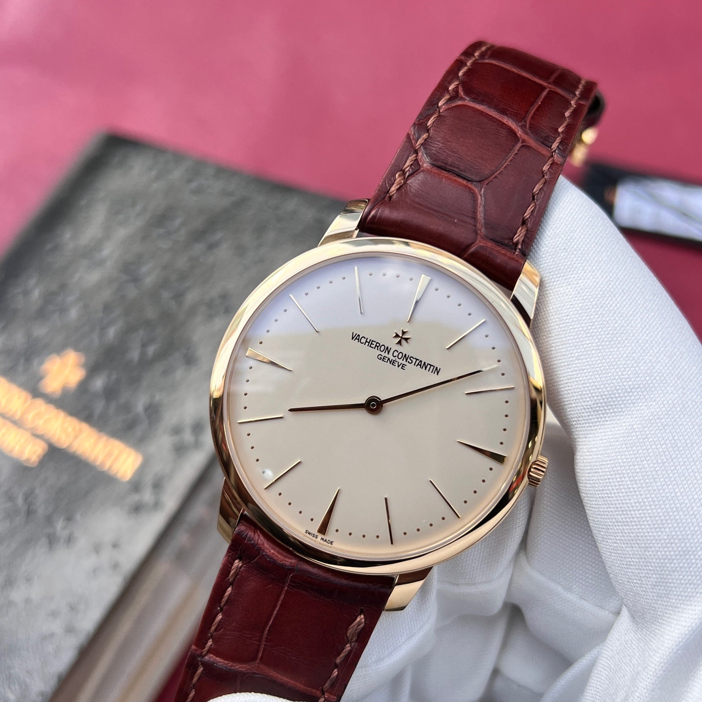 2011 Pre-owned Vacheron Constantin - 81180/000J-9118 Patrimony Contemporaine 40 Manual-Winding Yellow Gold / Silver