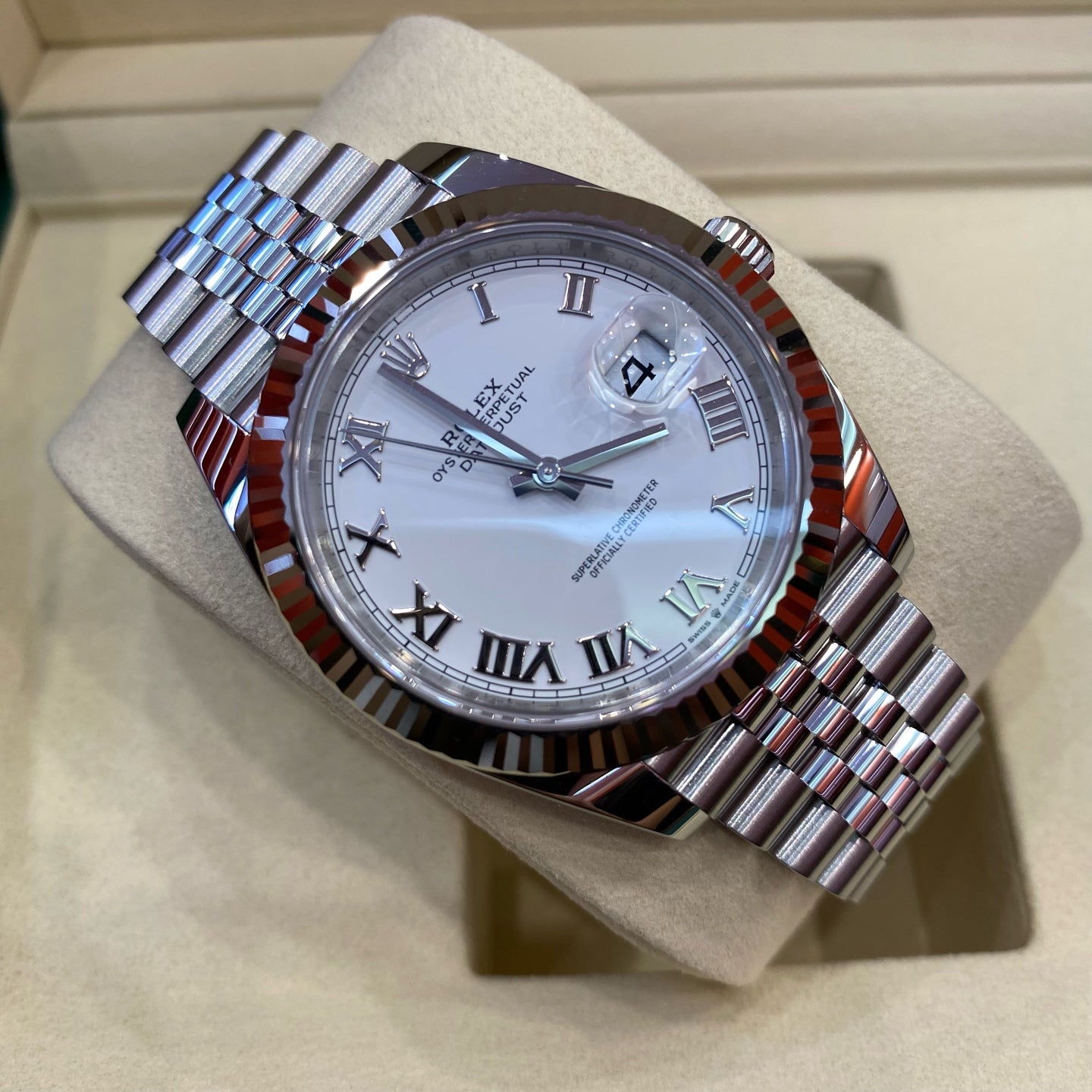 2025 Pre-owned Rolex - 126334-0024 Datejust 41 Stainless Steel Fluted / White - Roman / Jubilee