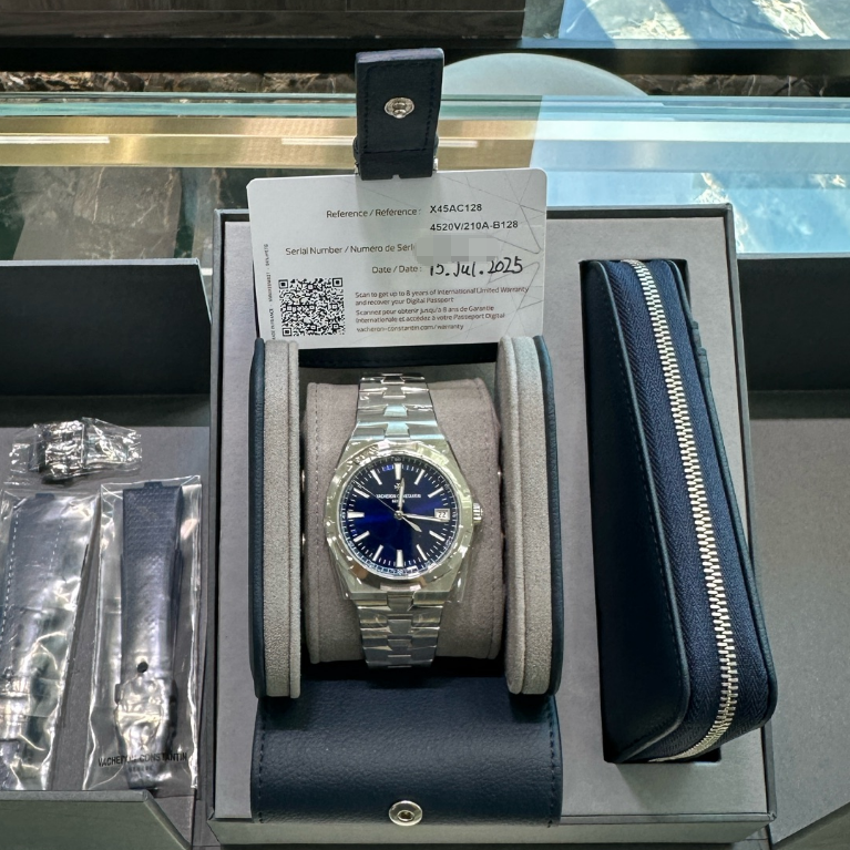 2025 New Vacheron Constantin - 4520V/210A-B128 Overseas Date Stainless Steel / Blue