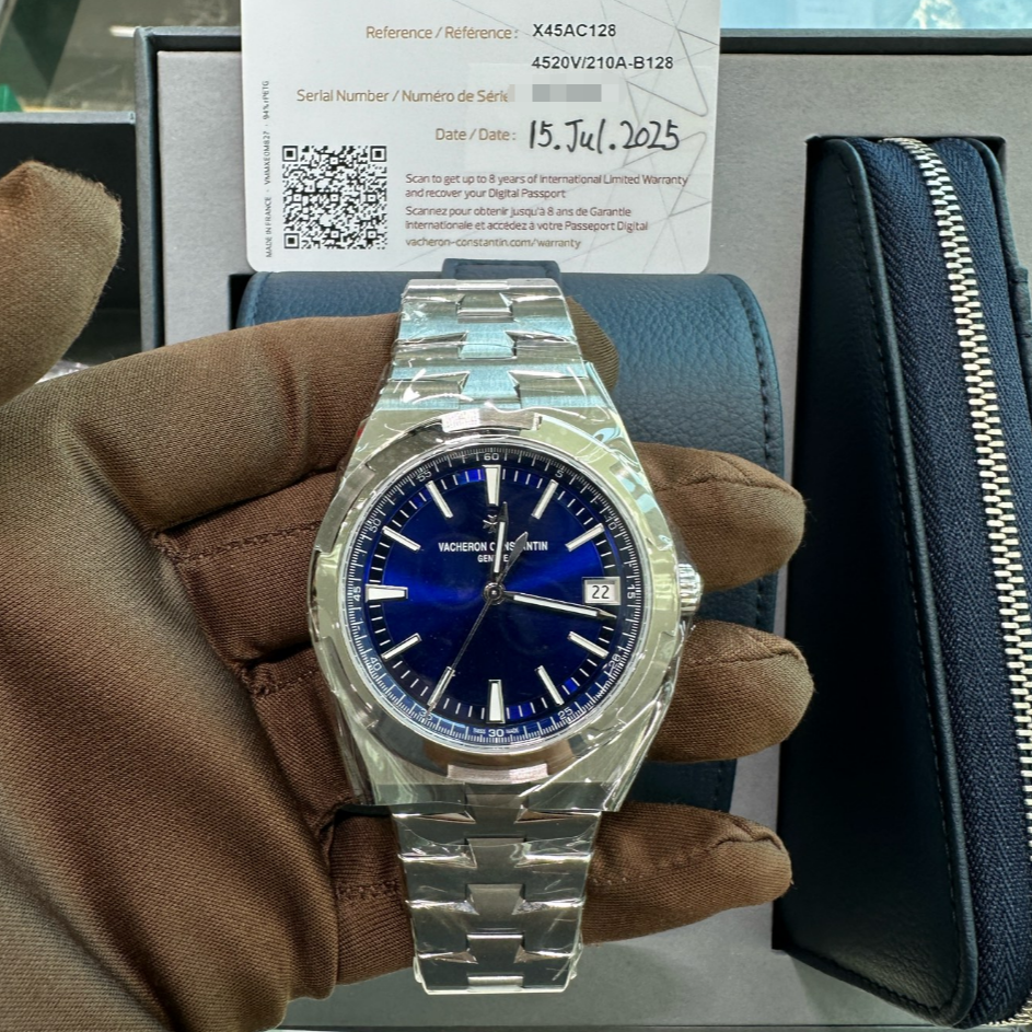 2025 New Vacheron Constantin - 4520V/210A-B128 Overseas Date Stainless Steel / Blue