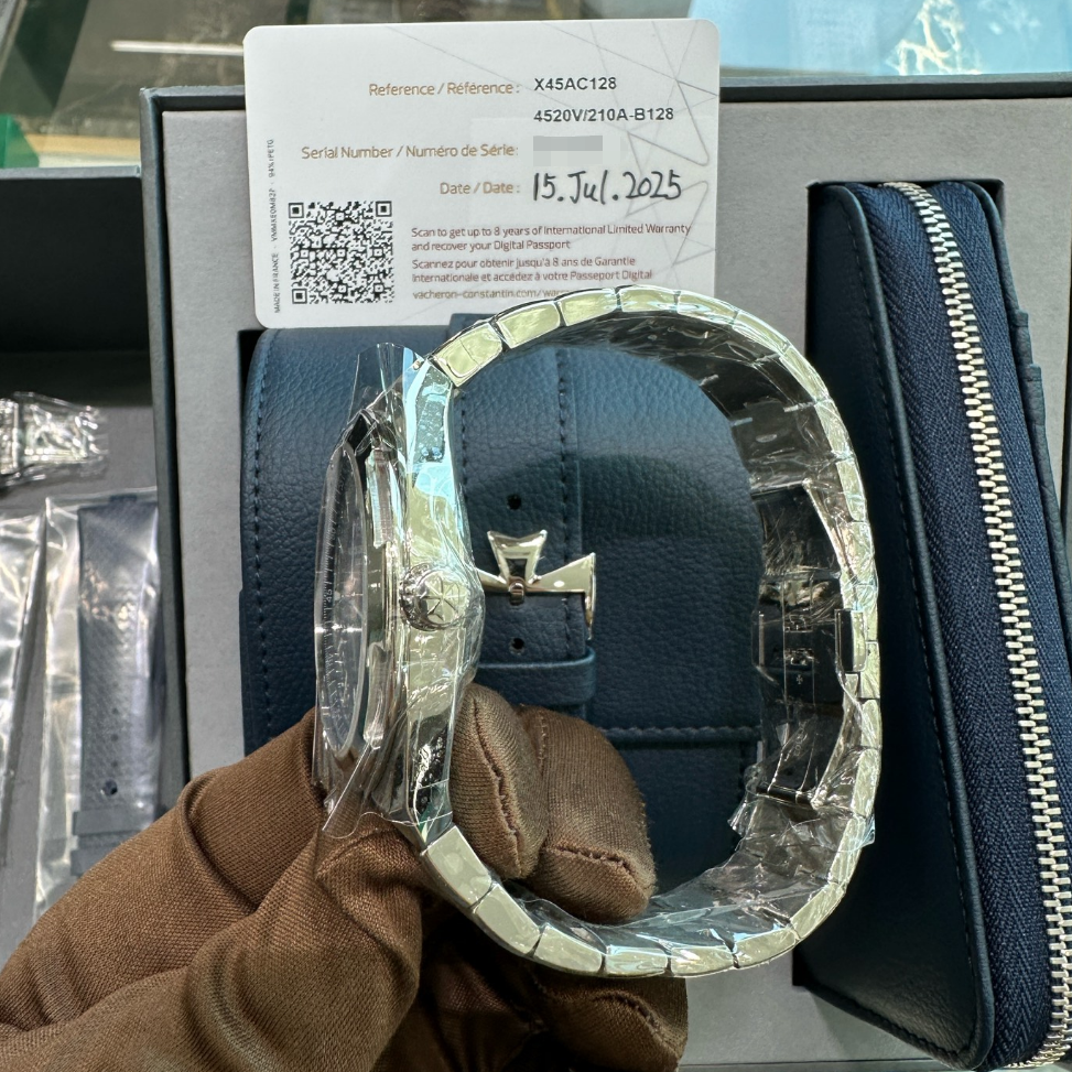 2025 New Vacheron Constantin - 4520V/210A-B128 Overseas Date Stainless Steel / Blue