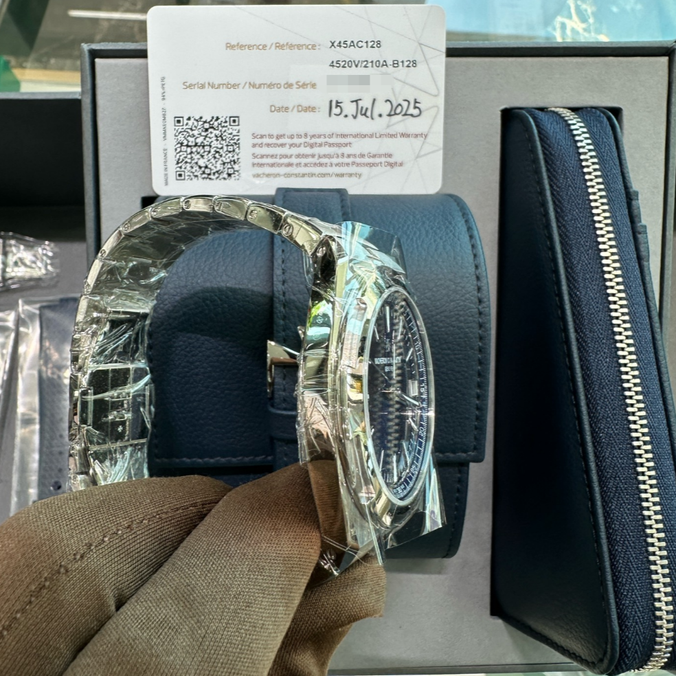 2025 New Vacheron Constantin - 4520V/210A-B128 Overseas Date Stainless Steel / Blue
